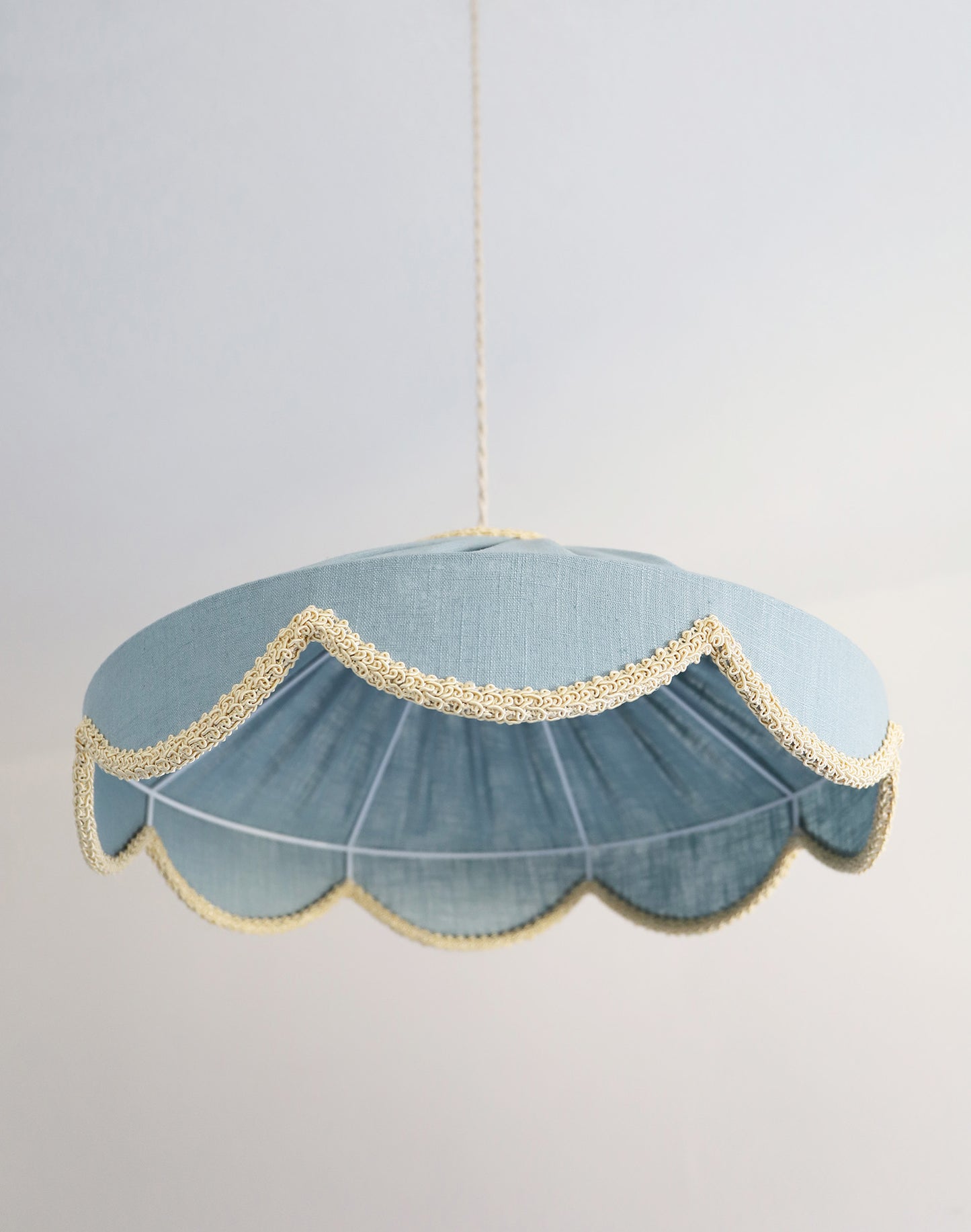 Suspension forme florale unie Cosette "mineral bleu"