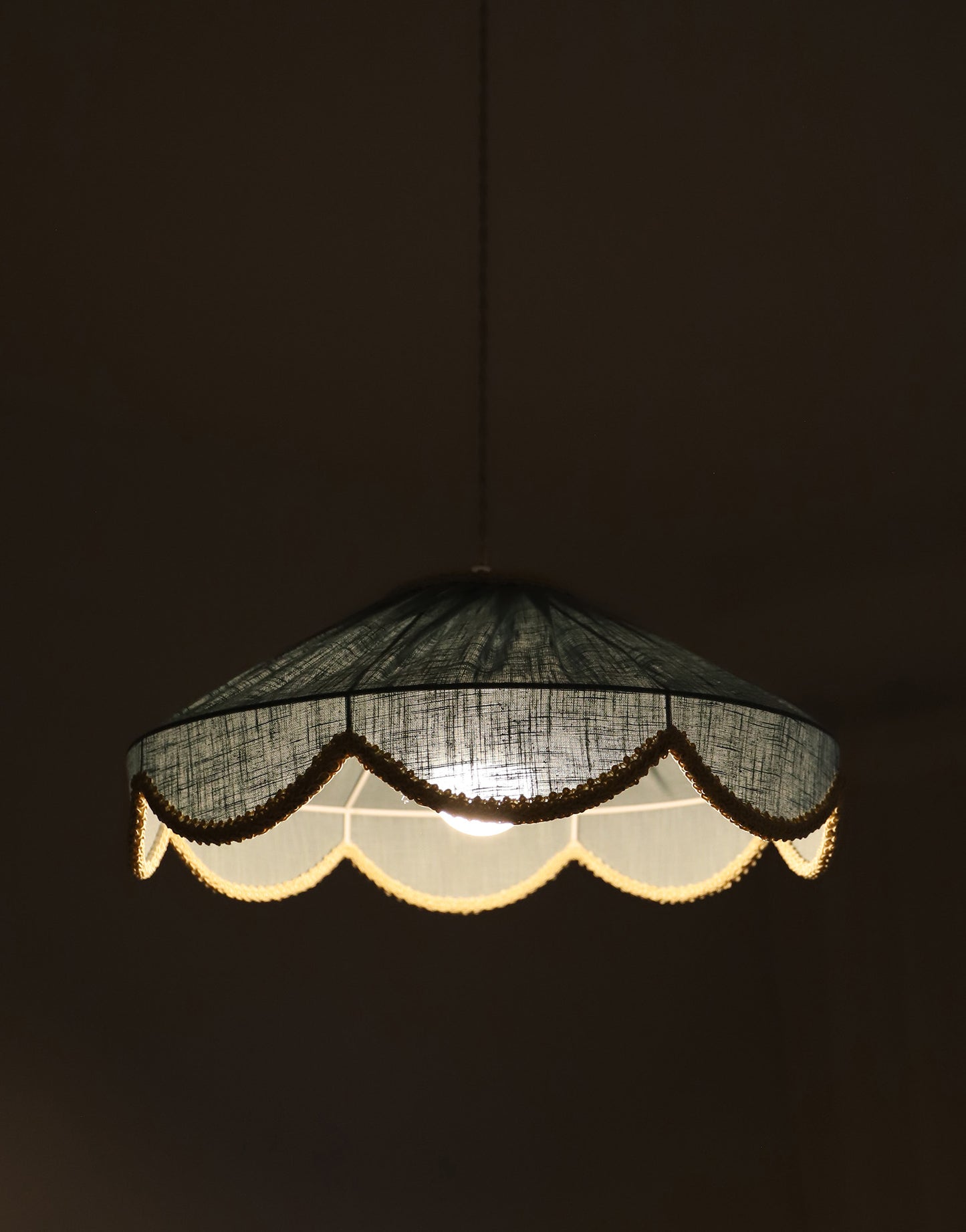 Suspension forme florale unie Cosette "mineral bleu"