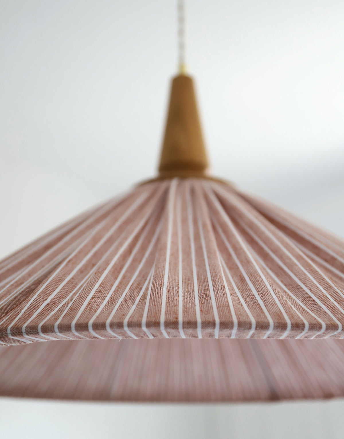 Suspension ELEONORE — 60 cm, lin et coton rayé terra