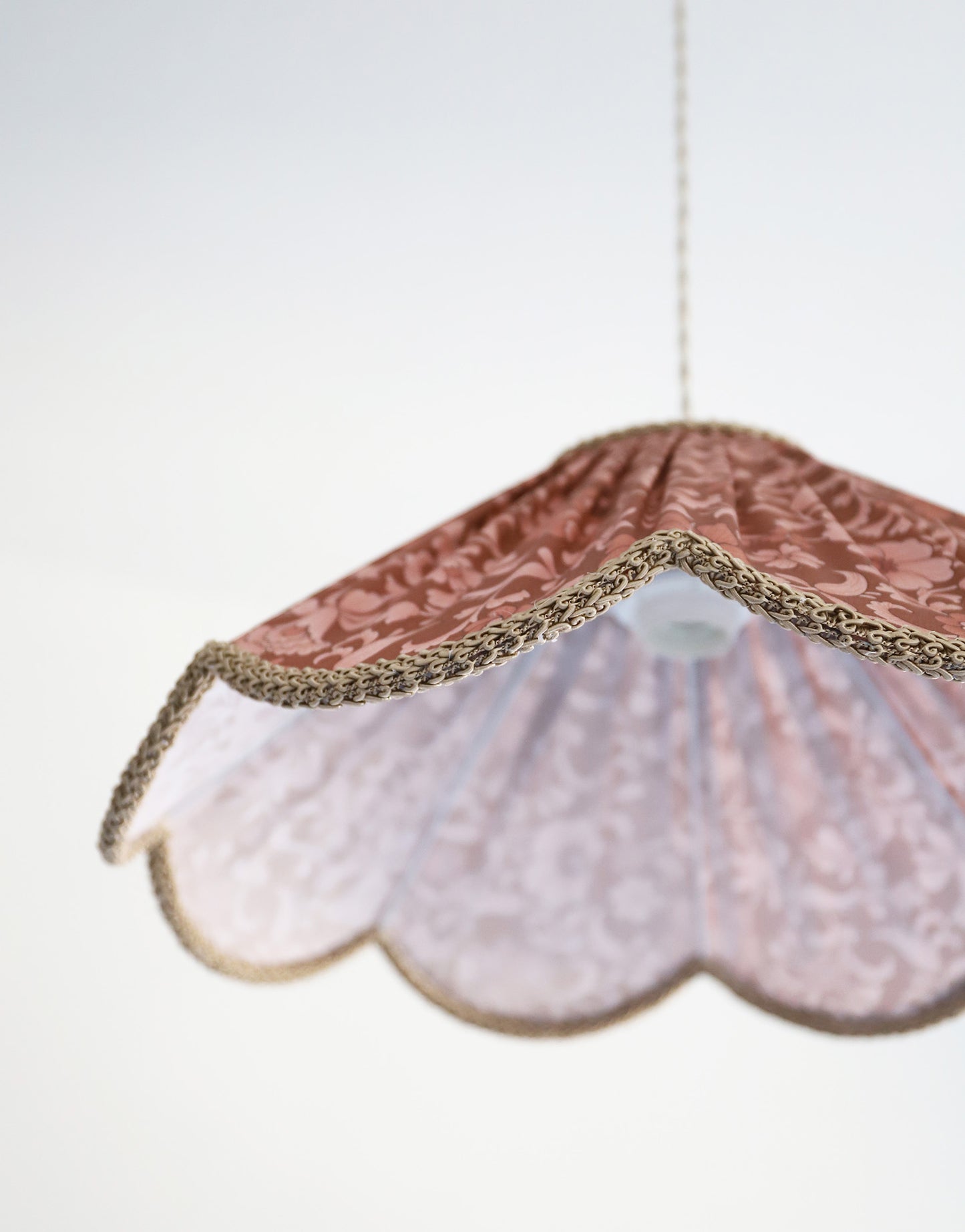 Suspension forme florale imprimée Françoise "auburn flowers"