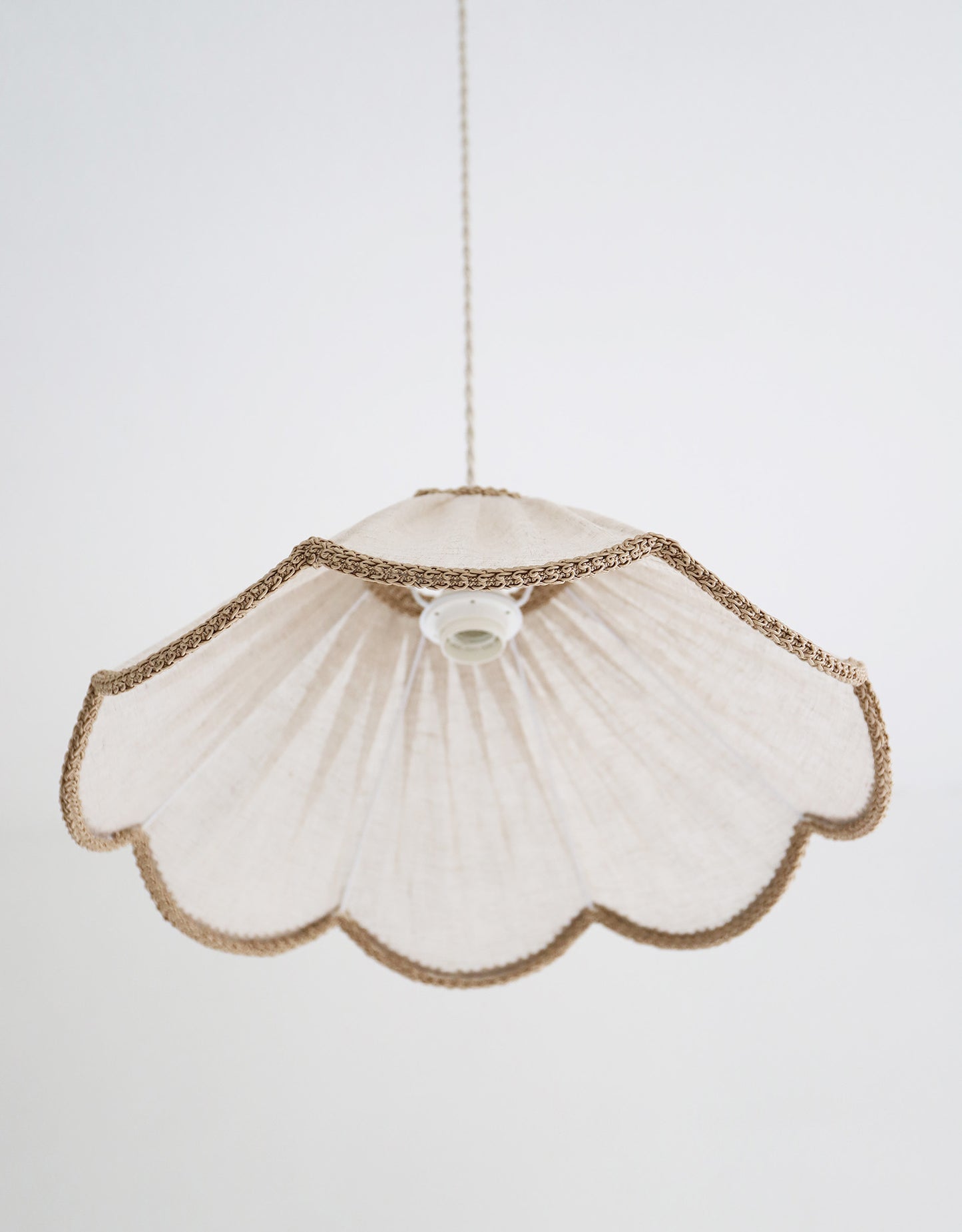 Suspension forme florale unie Françoise "classic beige"