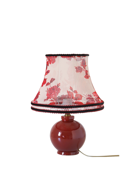 Lampe vintage recyclée — pied céramique bordeaux, abat-jour voile fleuri