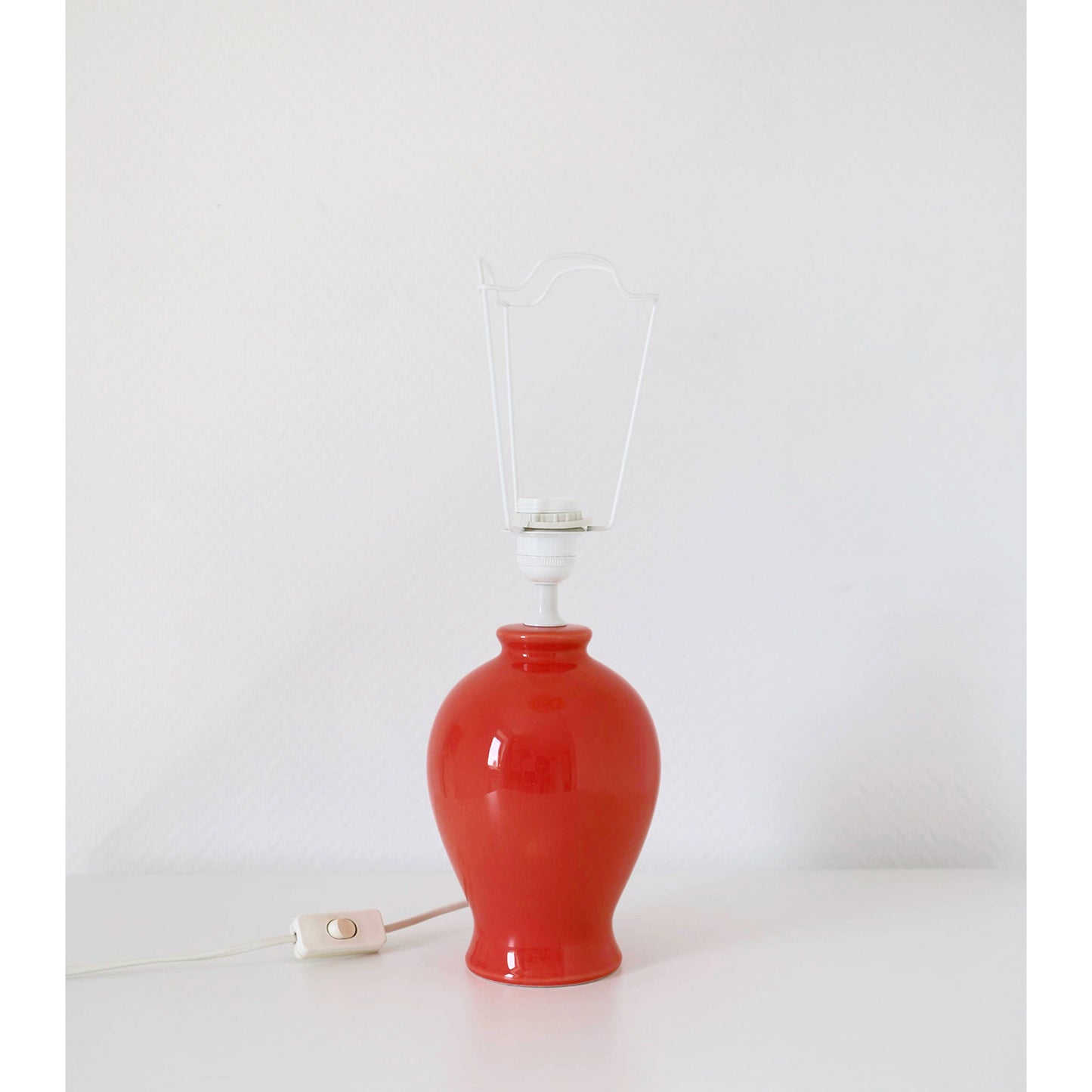 Lampe  à poser avec pied en céramique et abat-jour "festonné" imprimé