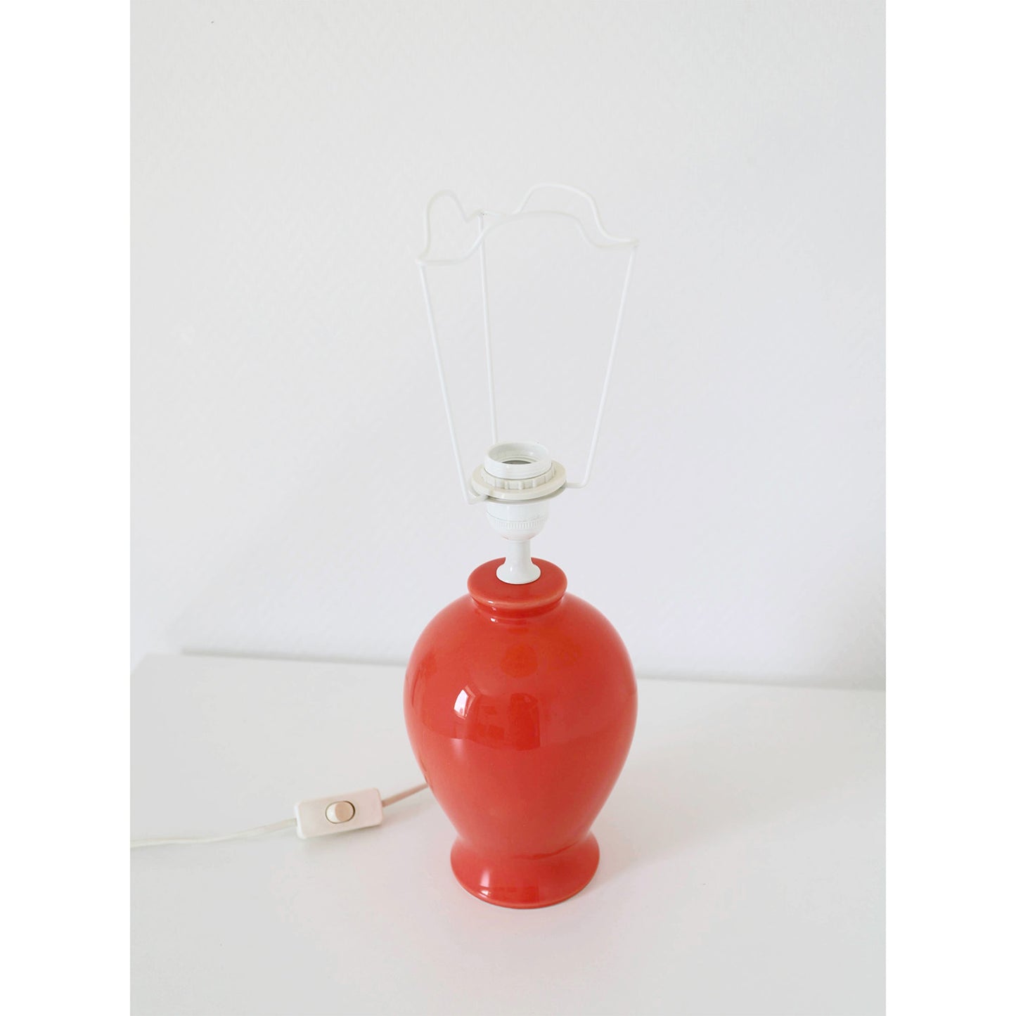 Lampe  à poser avec pied en céramique et abat-jour "festonné" imprimé
