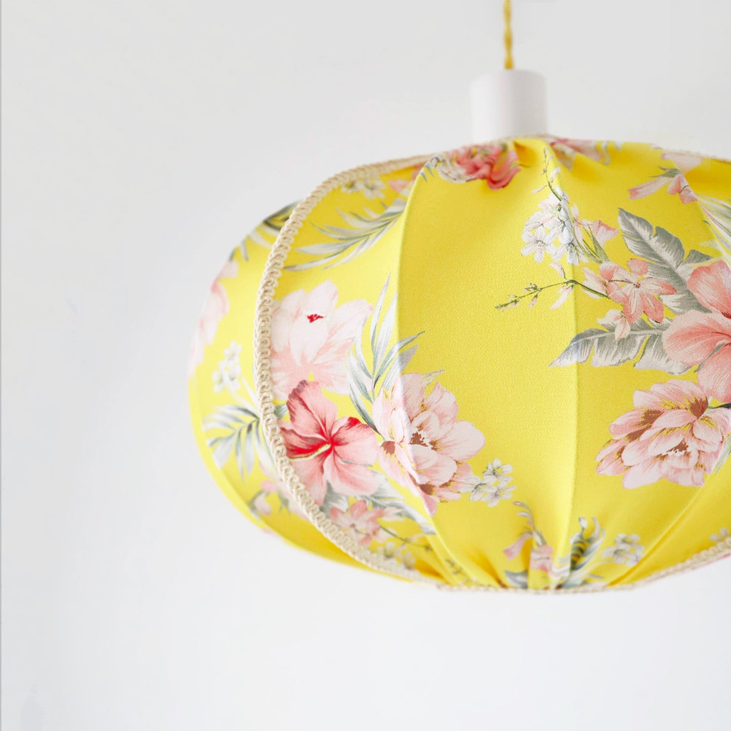 Suspension vintage "boule japonaise" imprimée fleurs