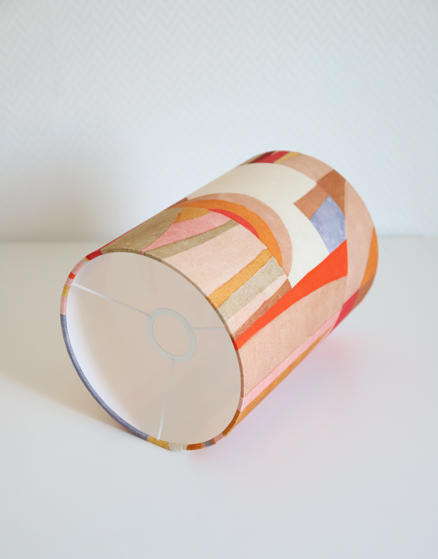 Lampe à poser, pied en bois et abat-jour bas imprimé