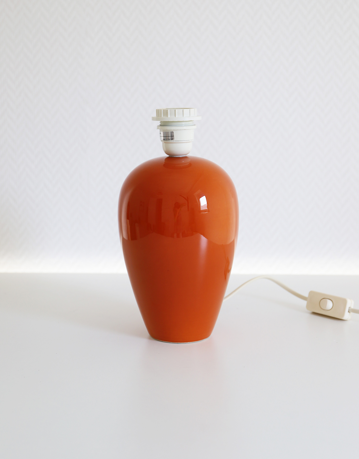Lampe à poser, pied en céramique et abat-jour conique imprimé