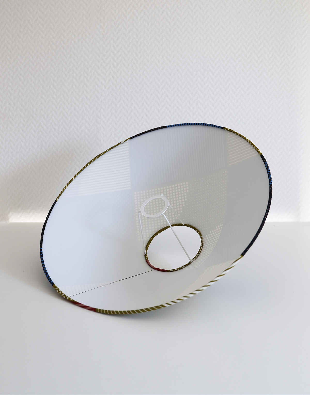 Lampe à poser, pied Ikea vintage et abat-jour conique imprimé