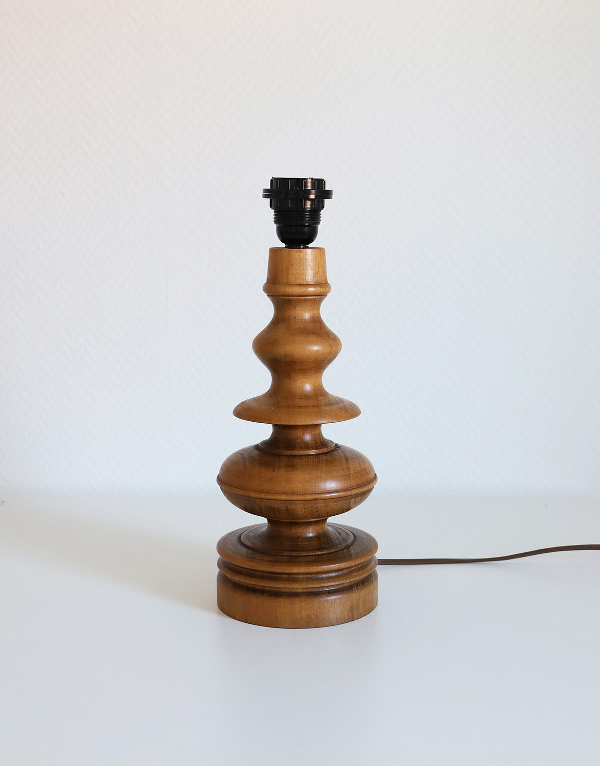 Lampe à poser, pied en bois tourné et abat-jour imprimé