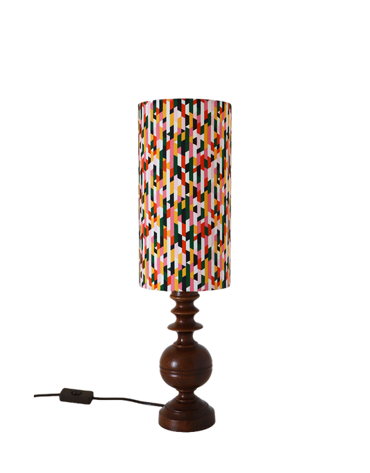 Lampe à poser, pied en bois tourné brun foncé et abat-jour imprimé