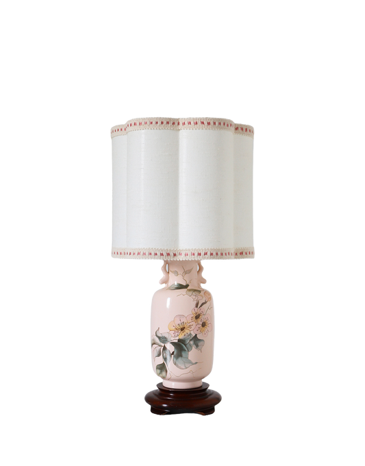 Petite lampe à poser, pied type vase et abat-jour forme florale