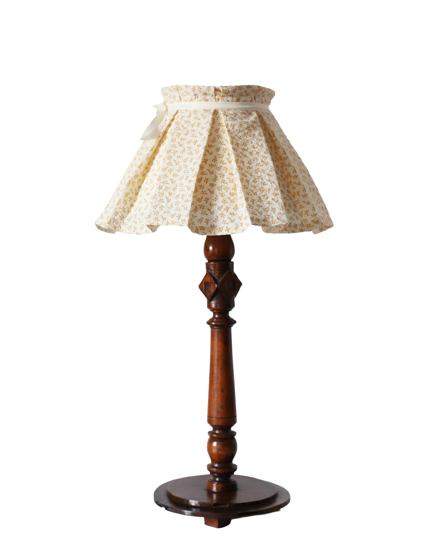 Lampe à poser vintage Hautlalampe – pied en bois sculpté, abat-jour plissé fleuri