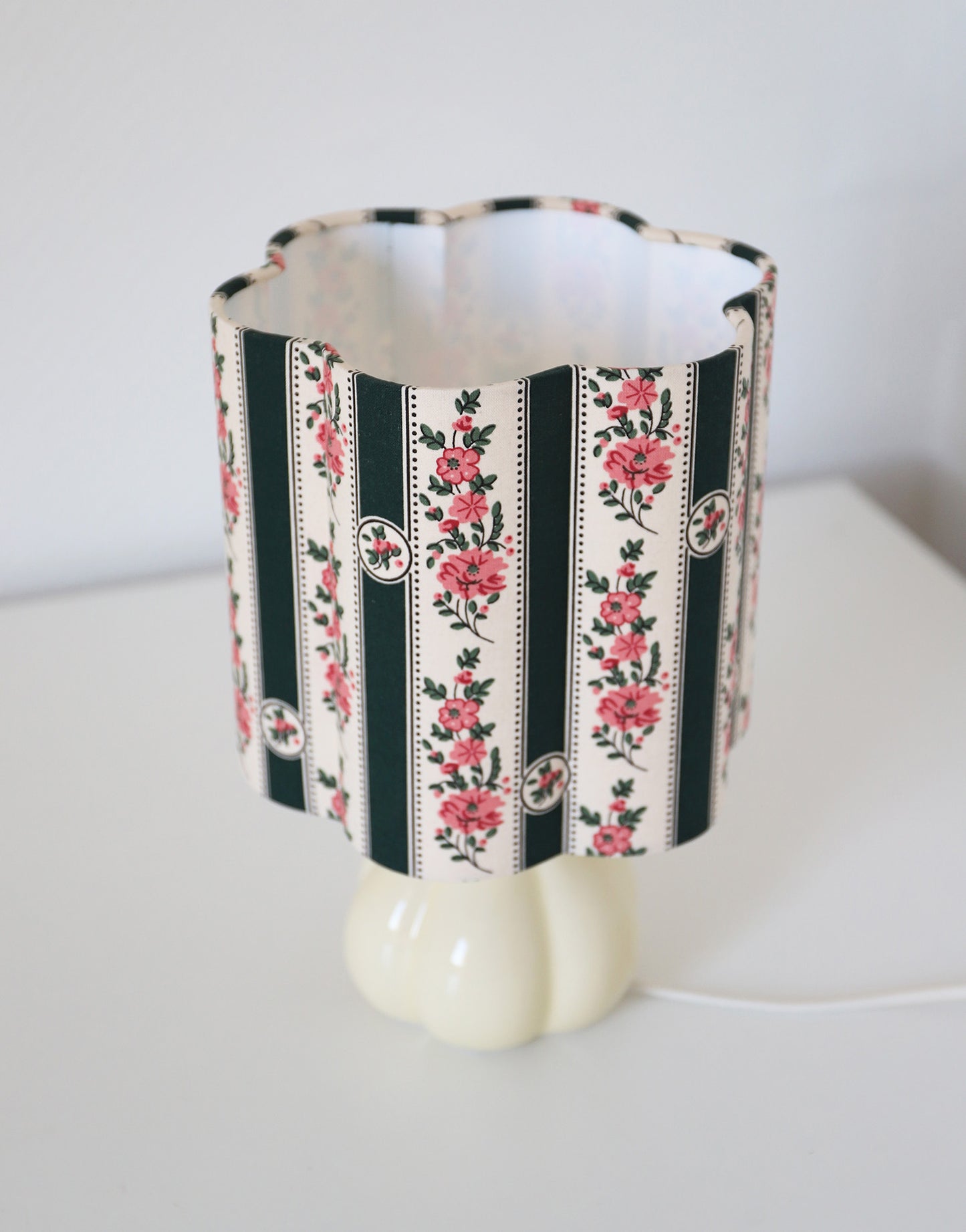 Lampe à poser vintage, pied céramique années '70 et abat-jour imprimé