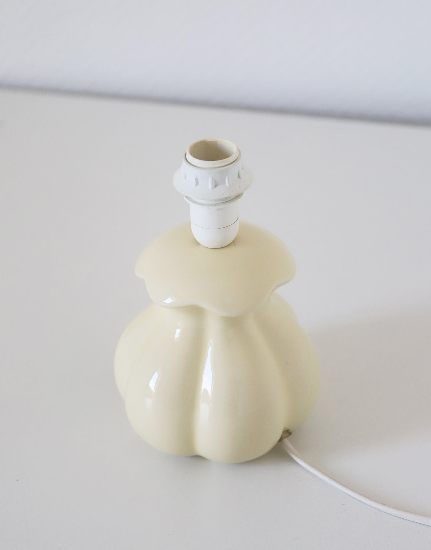 Lampe à poser vintage, pied céramique années '70 et abat-jour imprimé