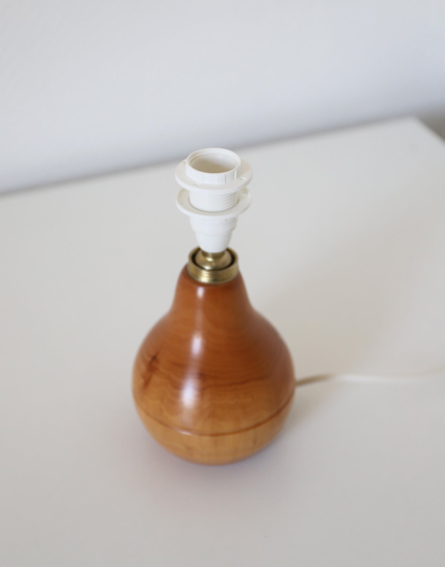 Lampe à poser vintage, pied en bois années '60 -'70 et abat-jour imprimé