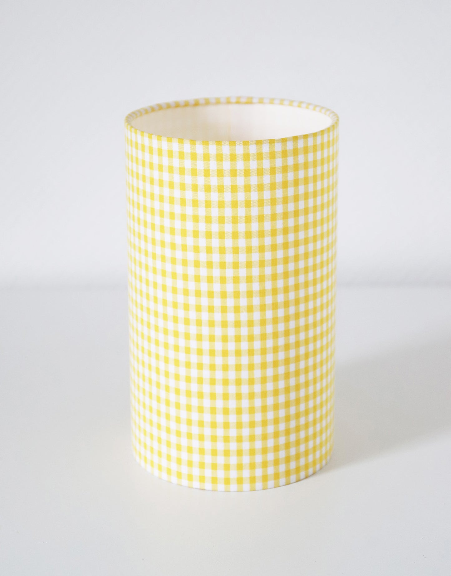 Lampe à poser vintage – Bois tourné et Vichy jaune