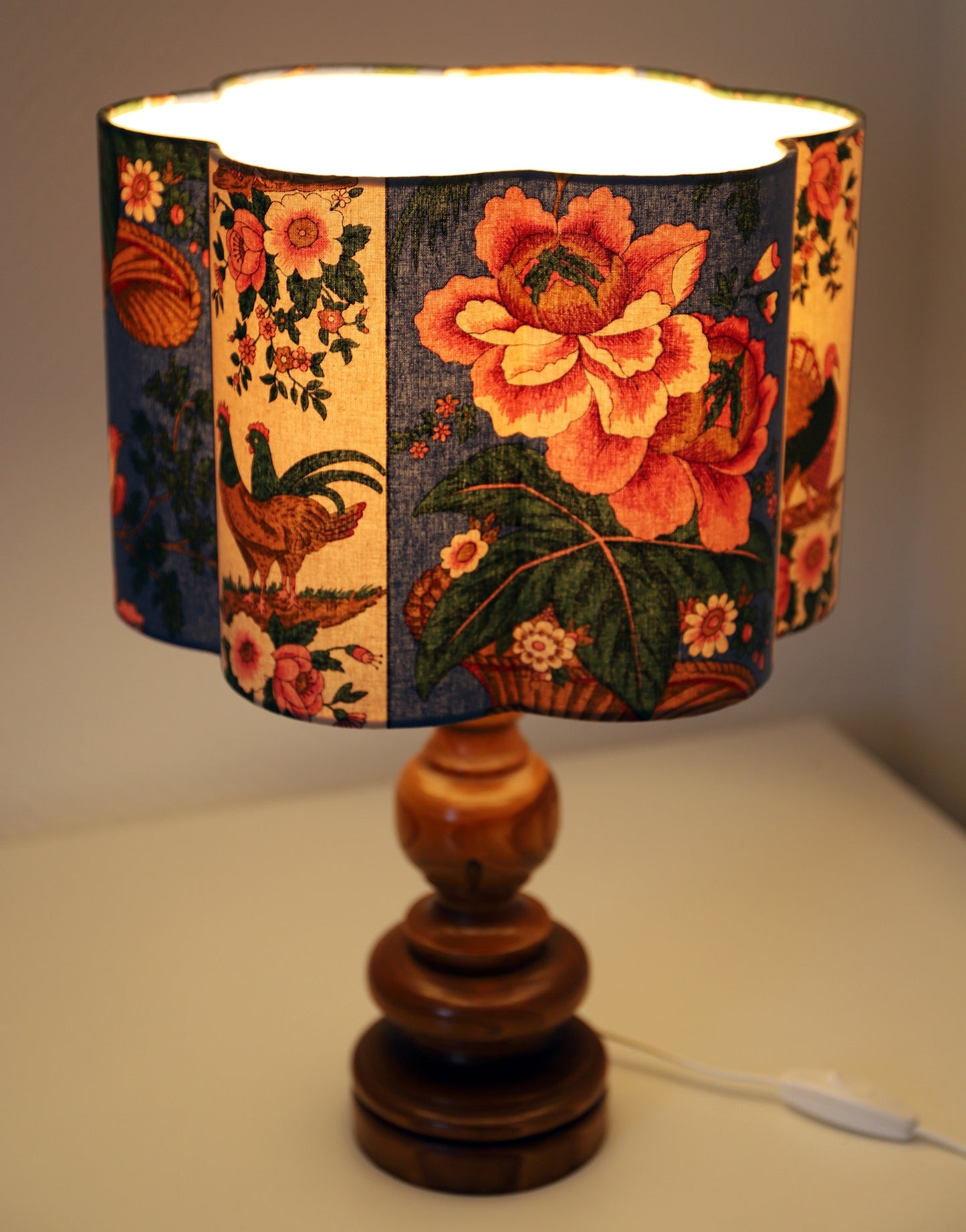 Lampe à poser artisanale « Jardin d'Antan » – Bois tourné vintage des années 70
