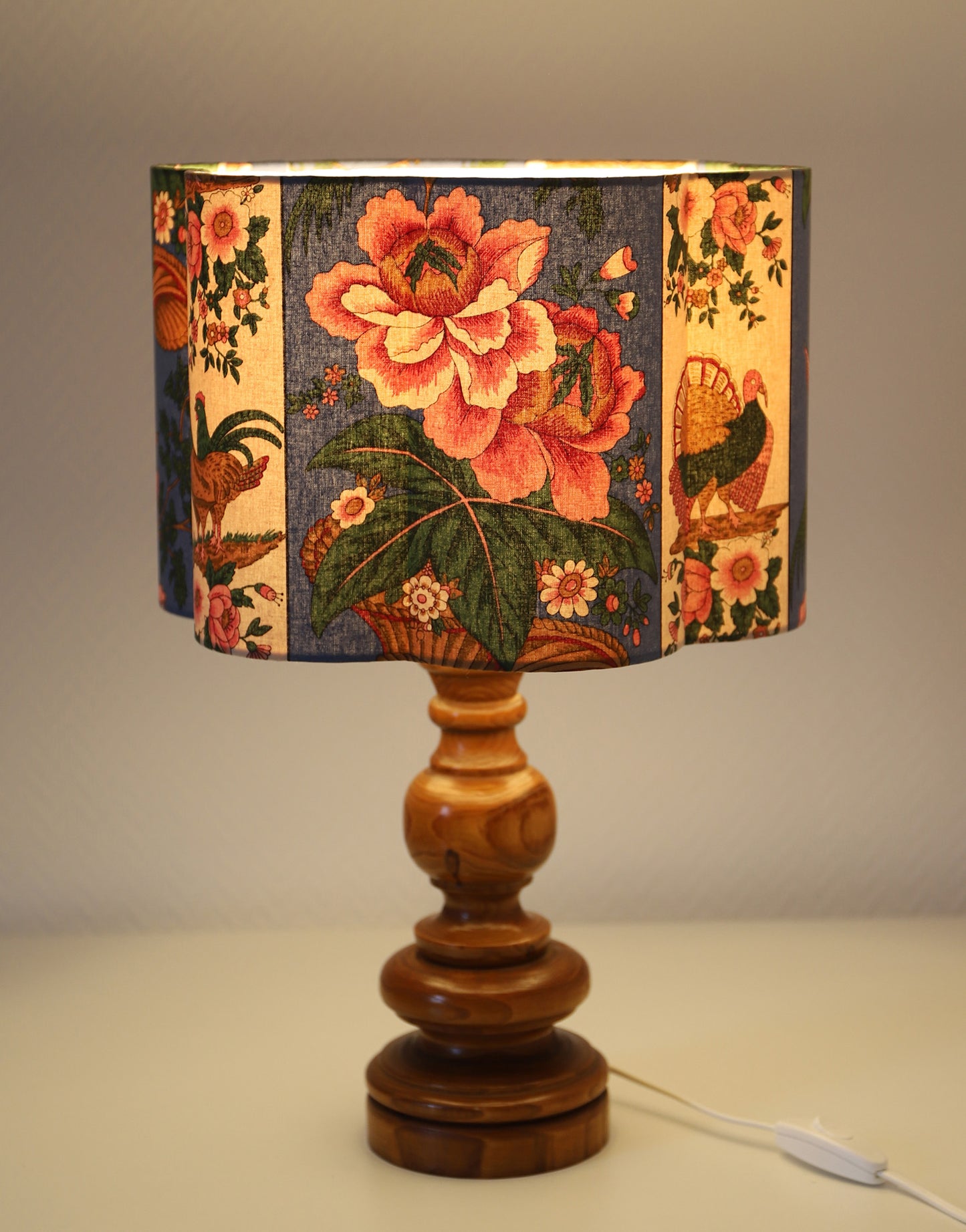 Lampe à poser artisanale « Jardin d'Antan » – Bois tourné vintage des années 70