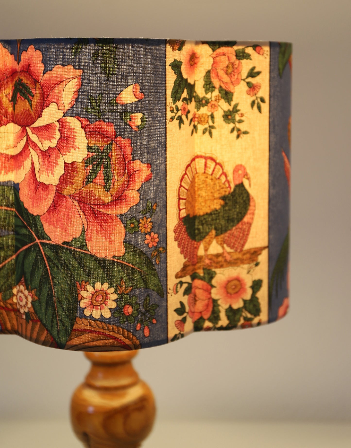 Lampe à poser artisanale « Jardin d'Antan » – Bois tourné vintage des années 70