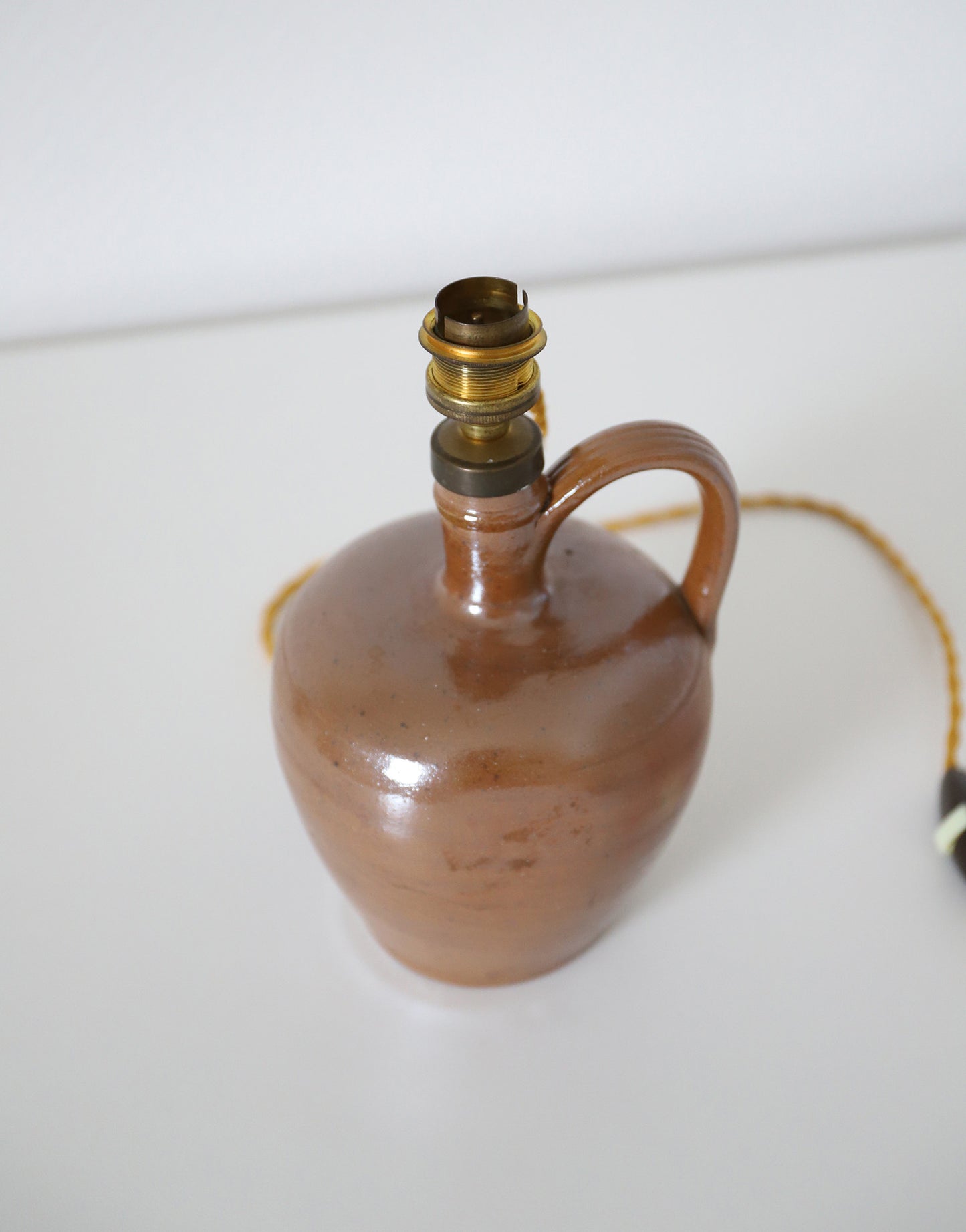 Lampe à poser artisanale "Héritage Alsacien" – Grès au sel et lumière graphique