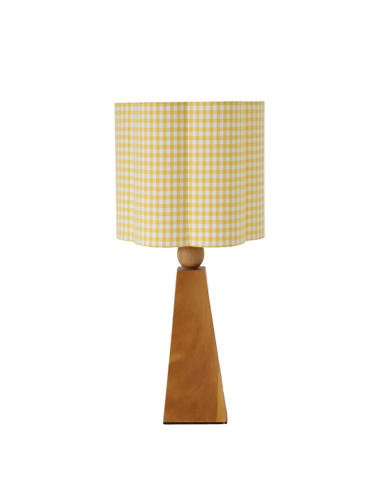Lampe à poser vintage « Géométrie Solaire » – Bois sculpté et Abat-jour Vichy ondulé
