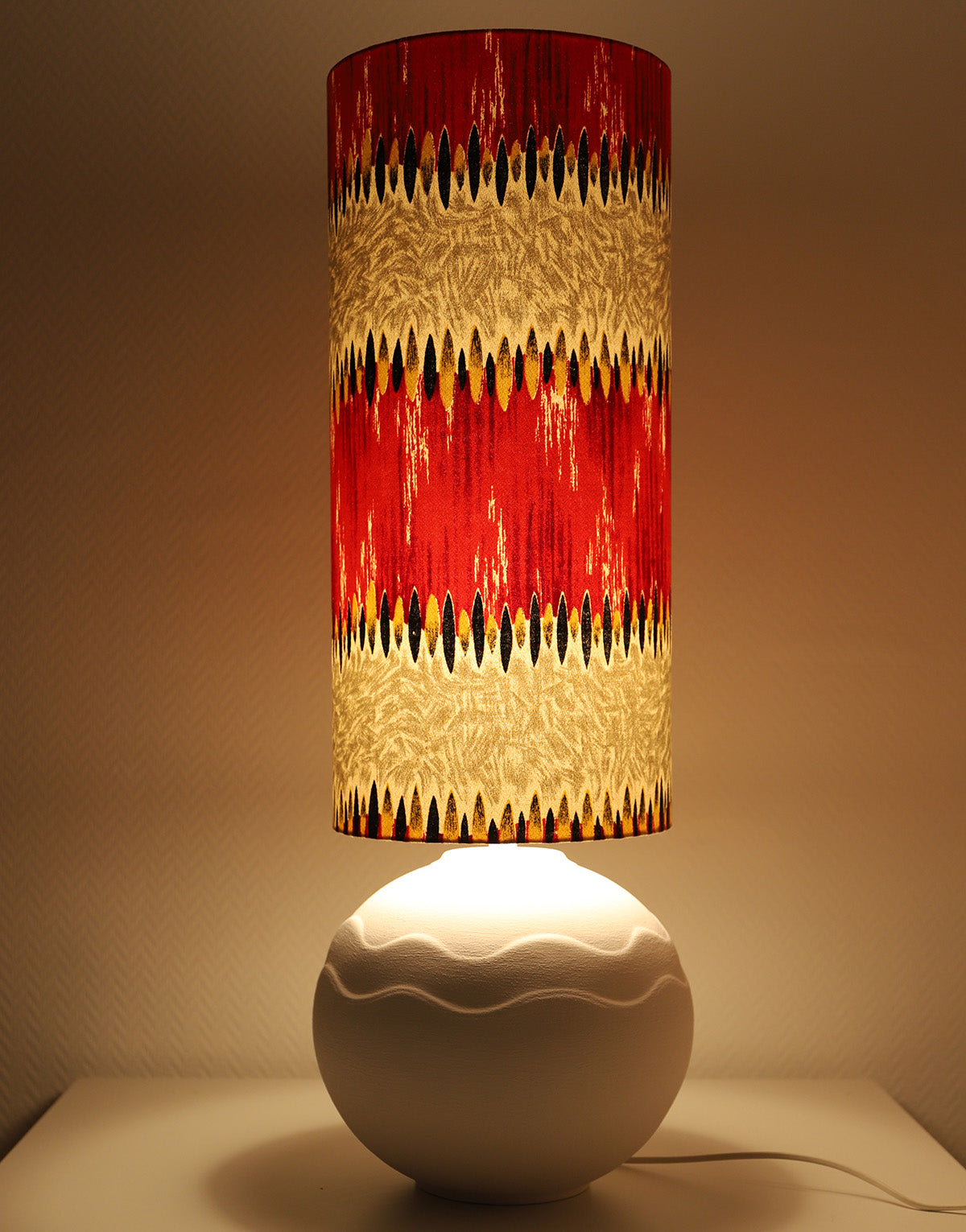 Lampe à Poser Vintage pied en céramique "Vague Rétro" abat-jour tissu vintage - Édition Limitée