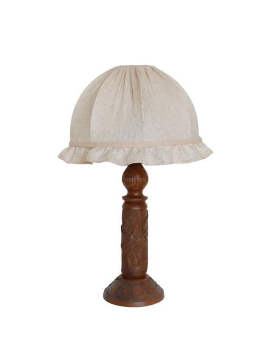 Lampe à poser, pied en bois sculpté 1930 et abat-jour dôme avec volant