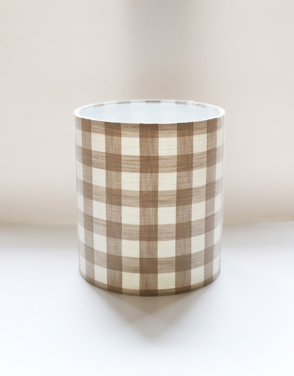 Lampe à poser vintage, pied en céramique années 50 et abat-jour vichy beige