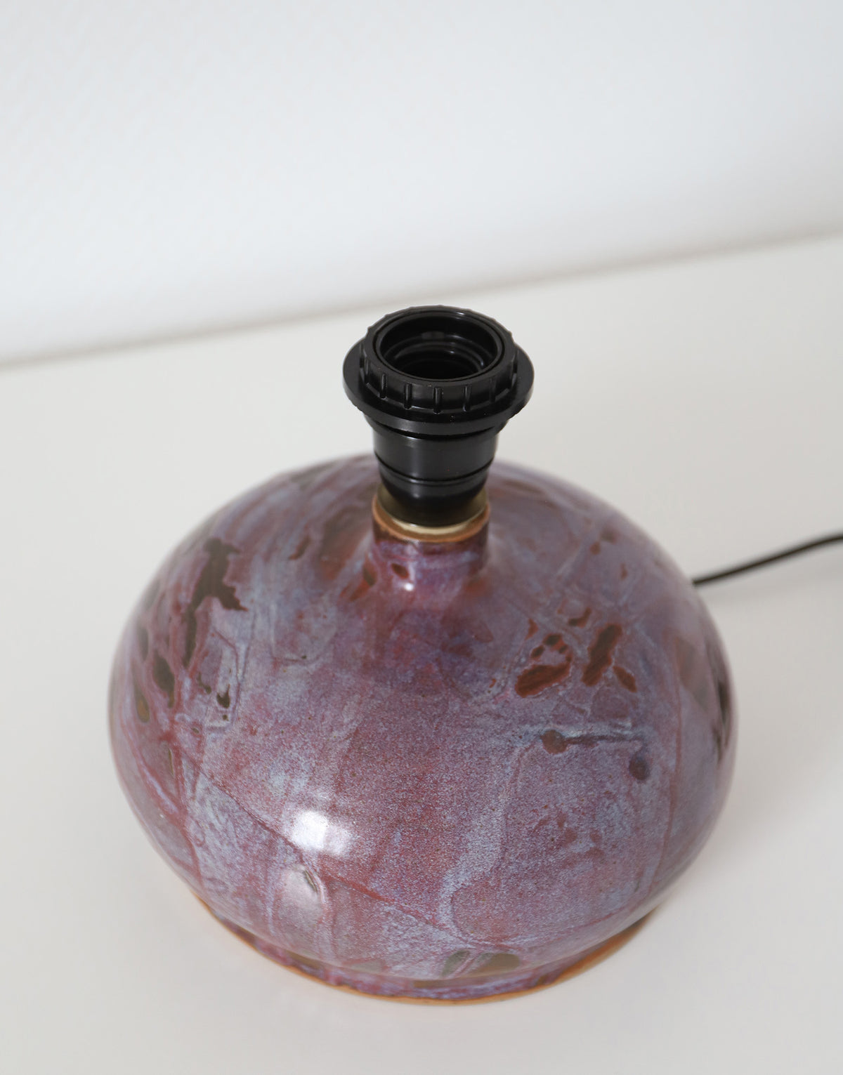Lampe vintage recyclée — Céramique artisanale prune et abat-jour Fleurs anciennes