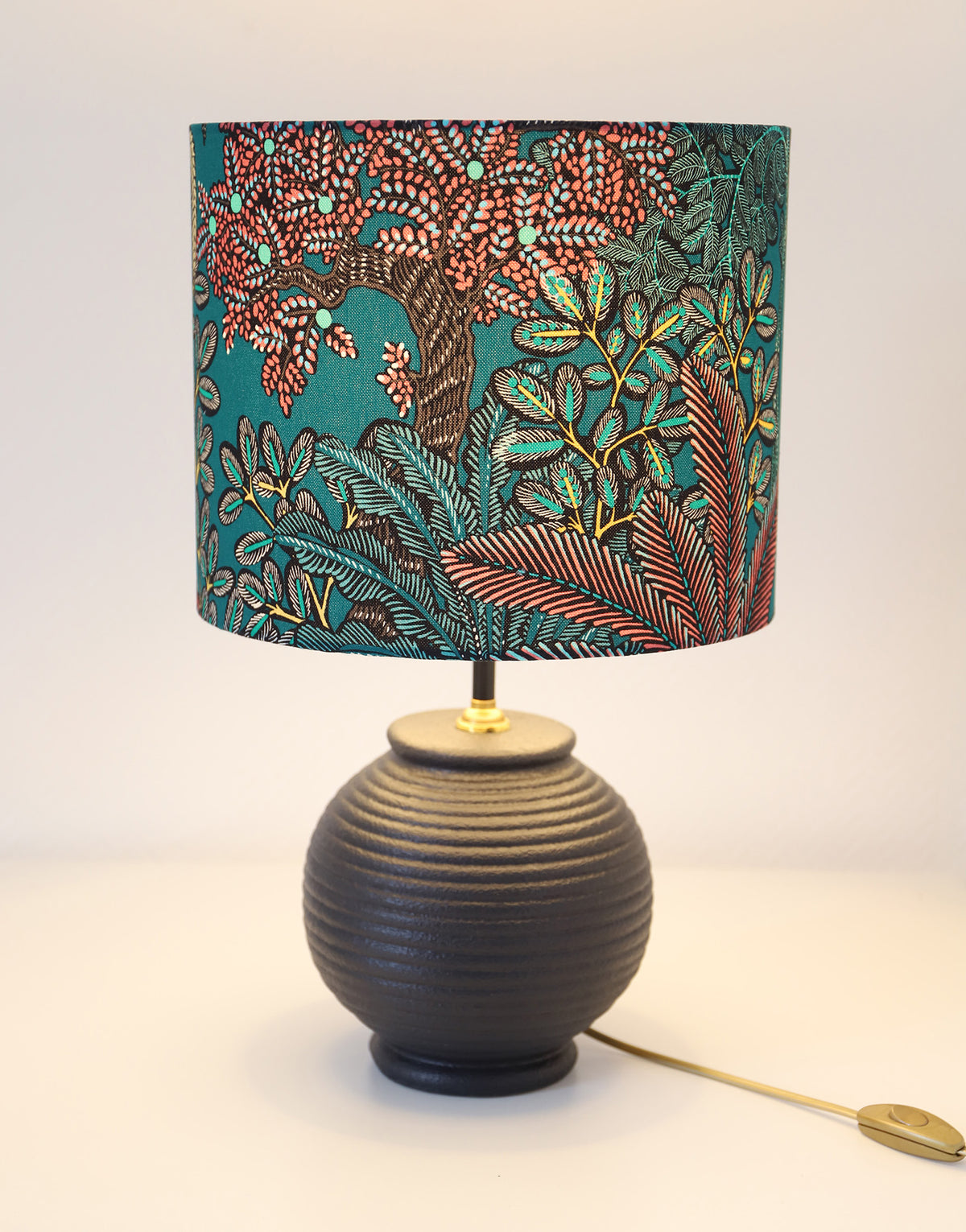 Lampe vintage recyclée — Pied noir et abat-jour Jardin Tropical