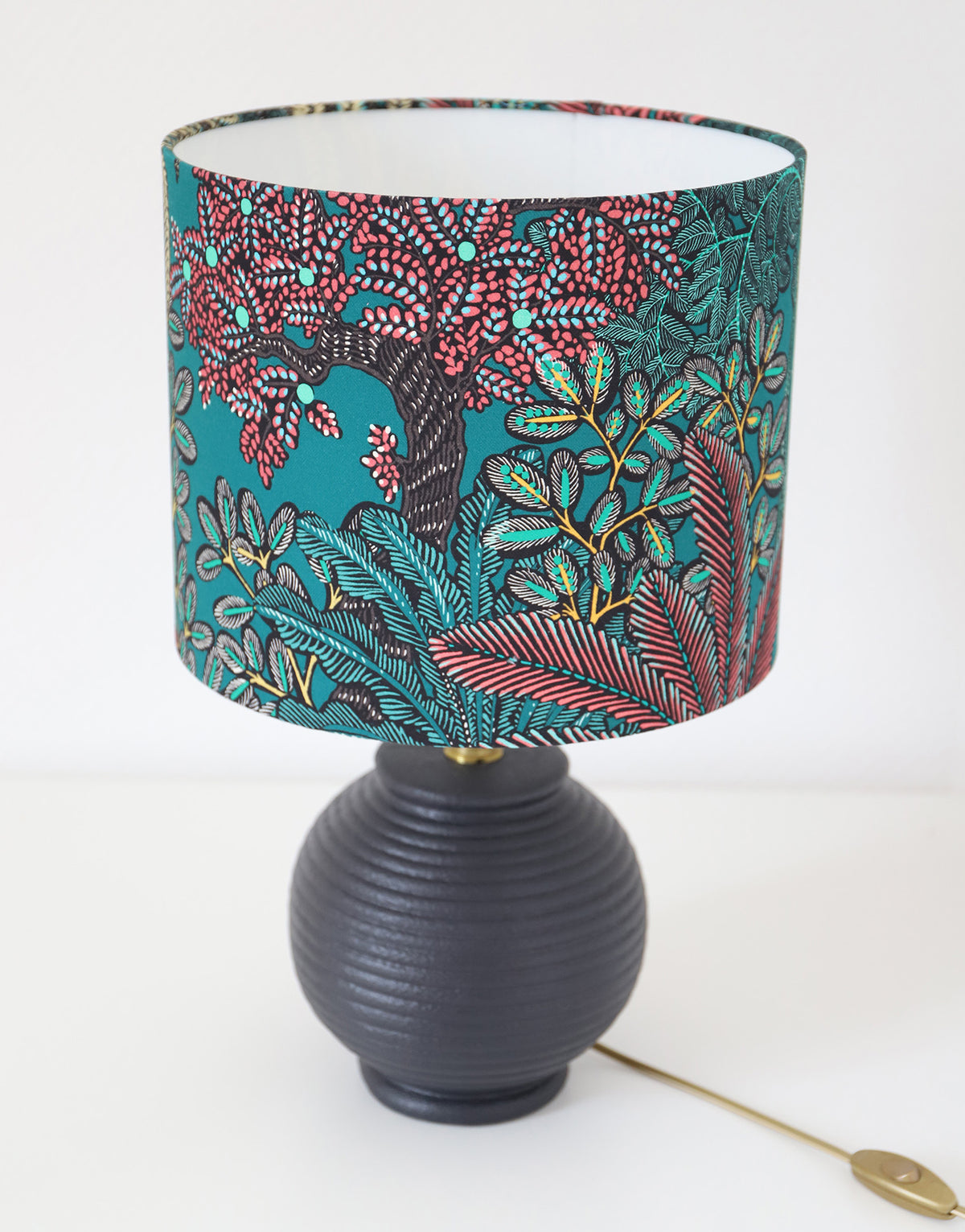Lampe vintage recyclée — Pied noir et abat-jour Jardin Tropical