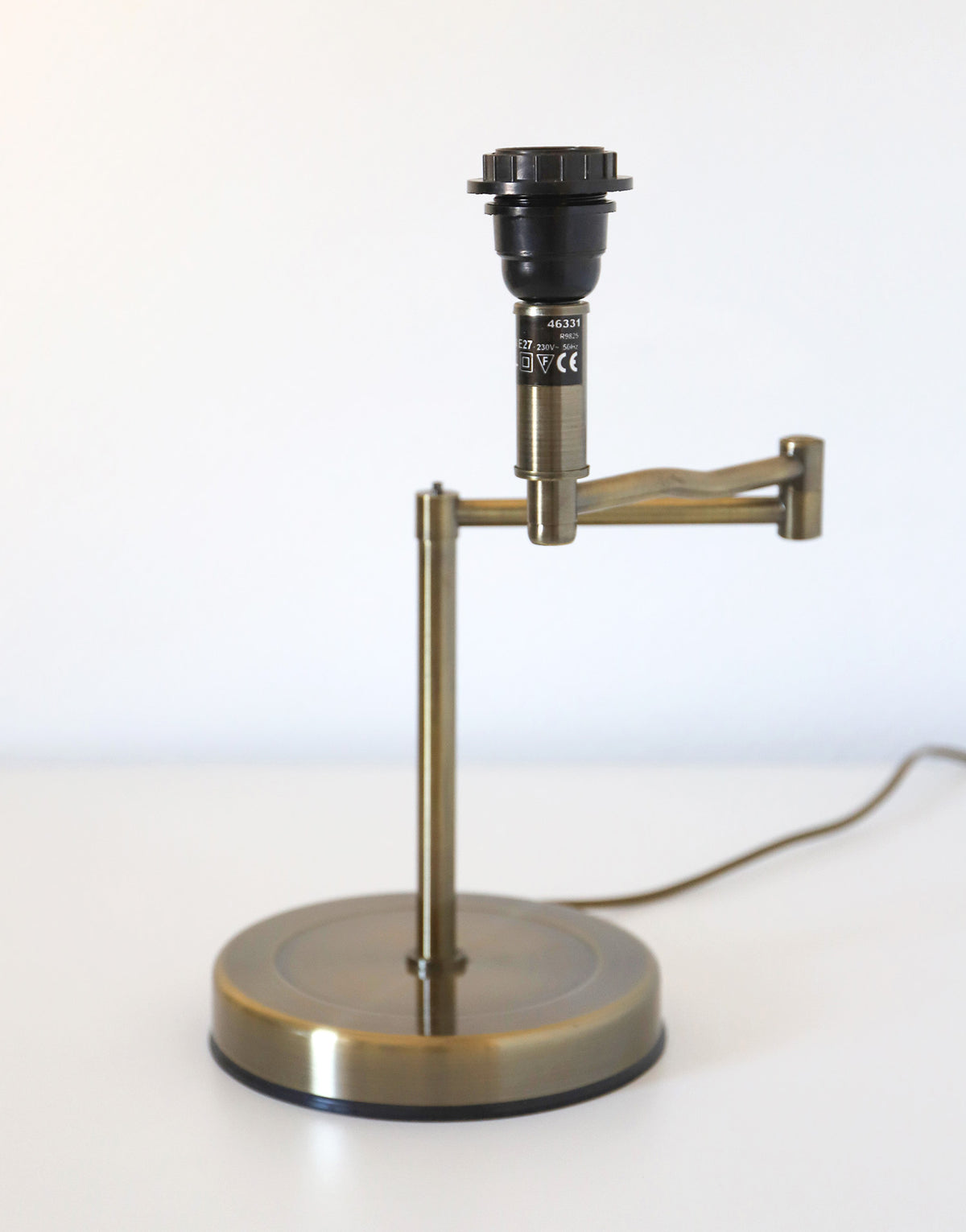 Lampe vintage recyclée — à bras pivotant, abat-jour festonné fleuri
