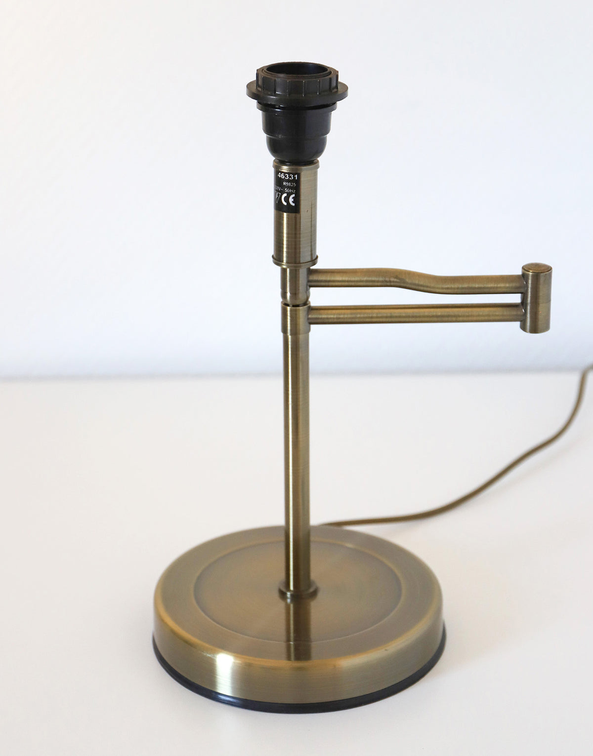Lampe vintage recyclée — à bras pivotant, abat-jour festonné fleuri