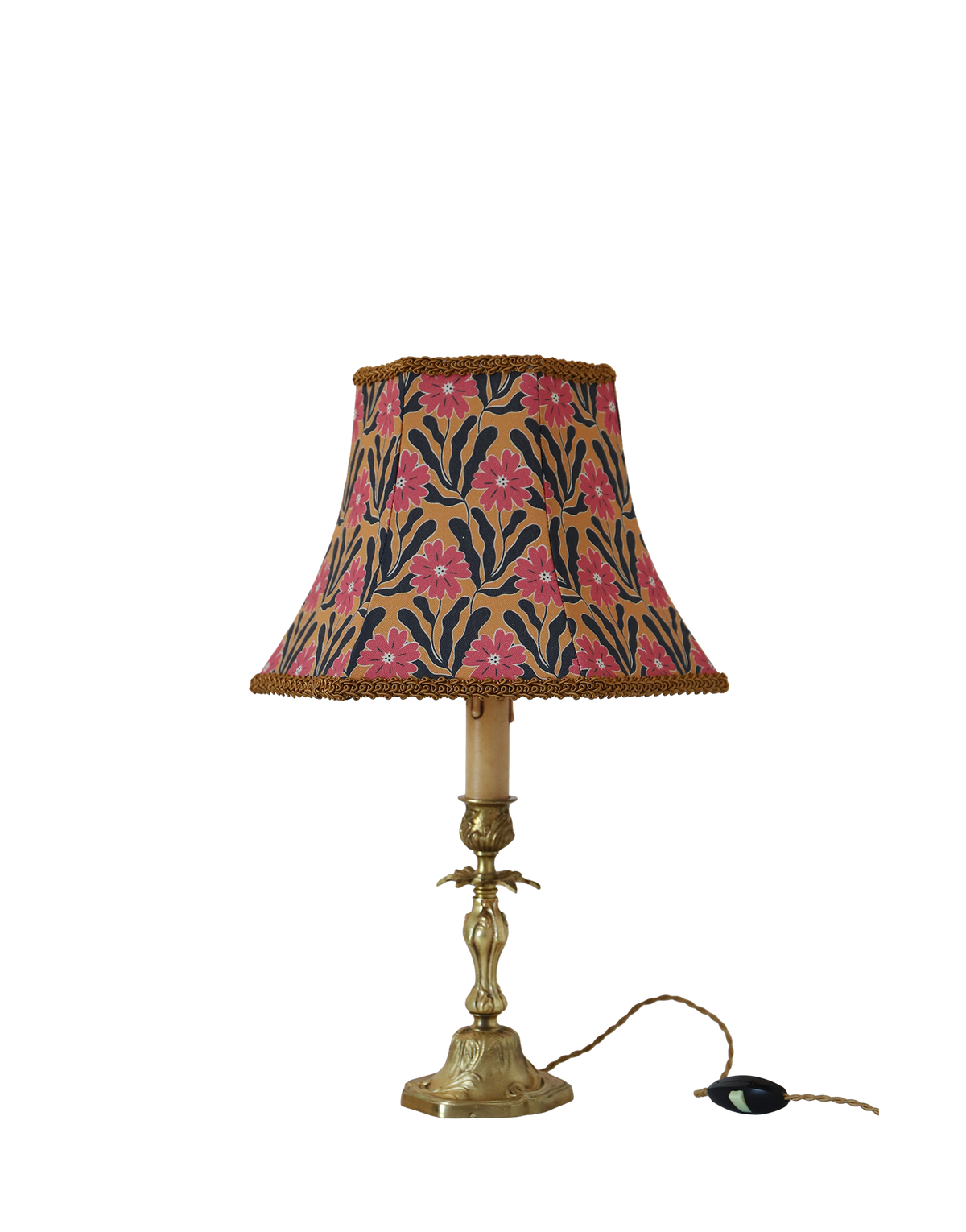 Lampe vintage recyclée —  pied bougeoir bronze ancien et fleurs graphiques