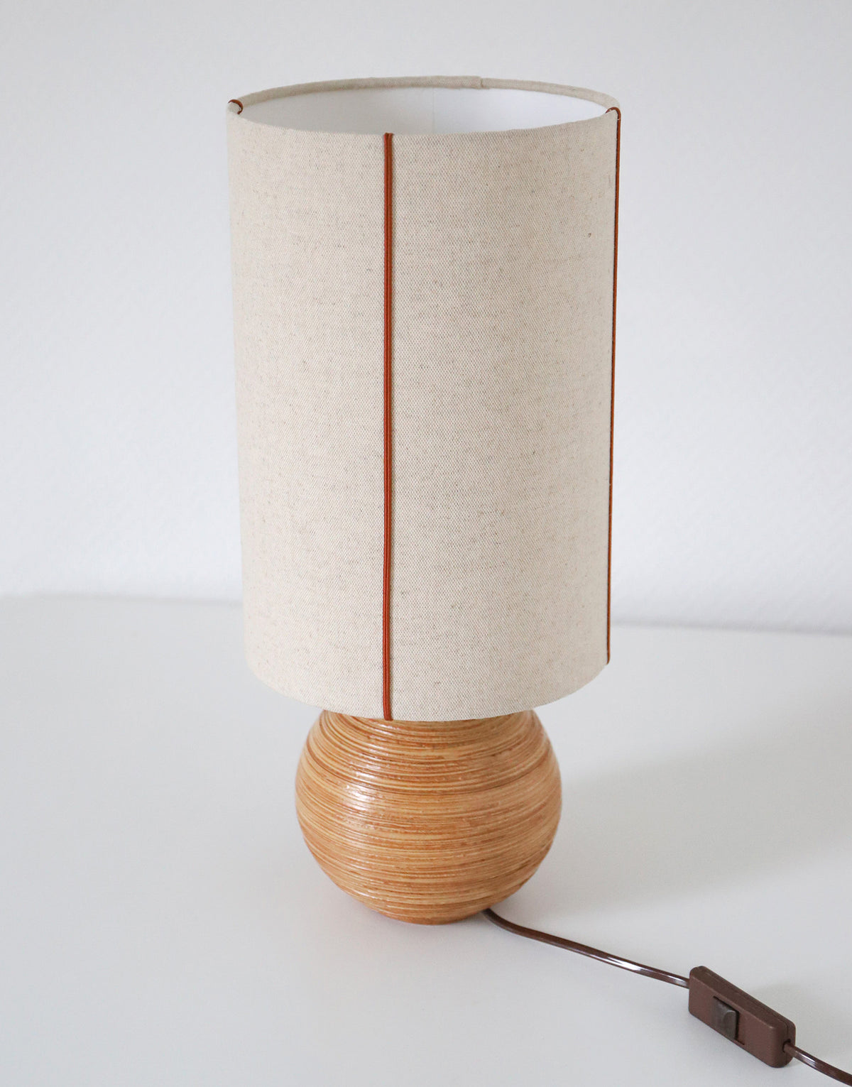 Lampe vintage recyclée — pied céramique miel, abat-jour lin naturel