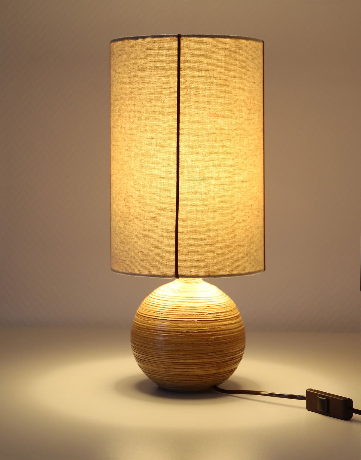 Lampe vintage recyclée — pied céramique miel, abat-jour lin naturel