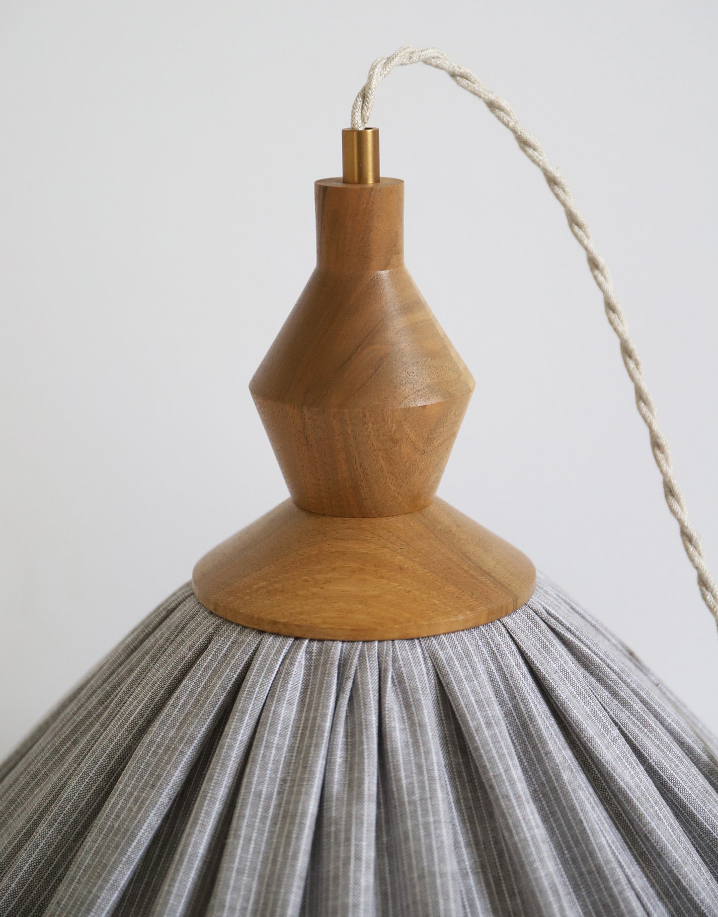 Suspension plissée Olga lin et coton fines rayures classic grey