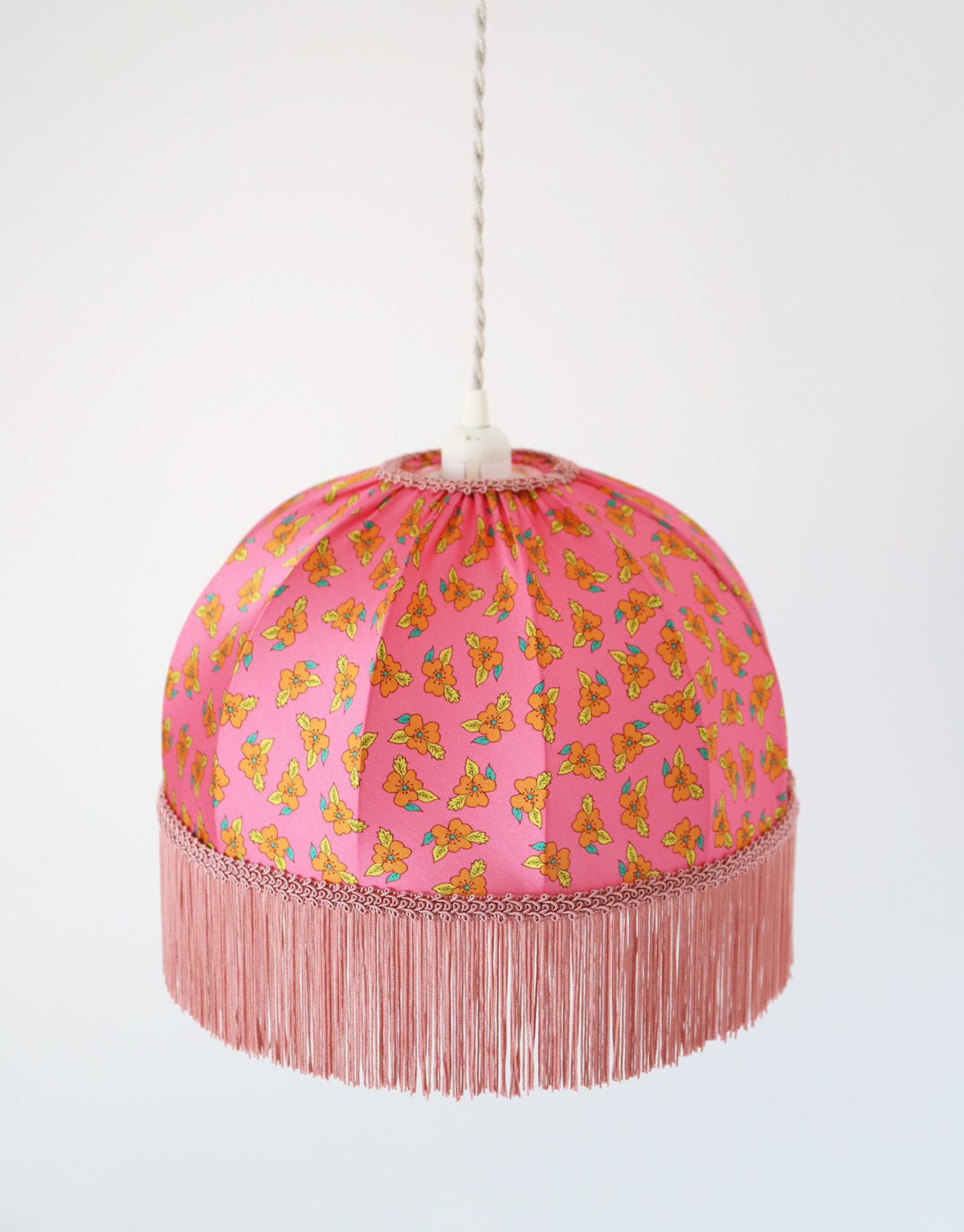 Suspension vintage textile imprimée, forme dôme avec franges