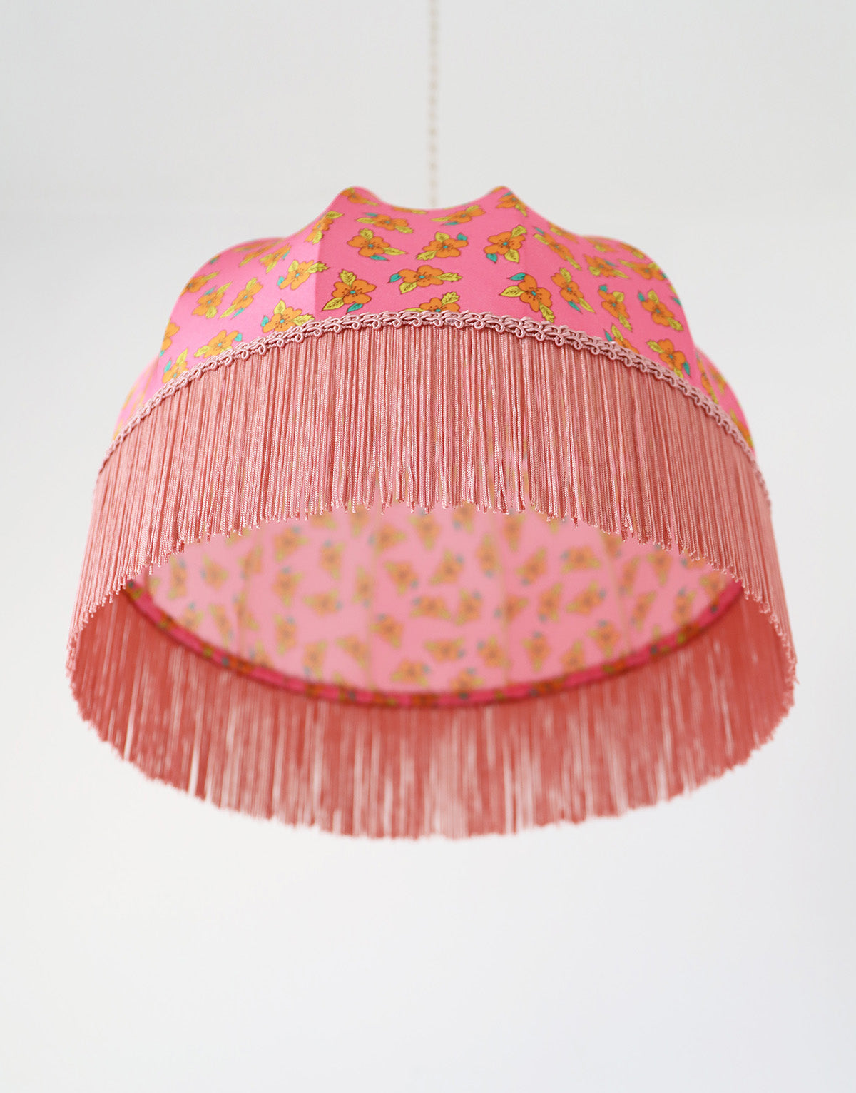 Suspension vintage textile imprimée, forme dôme avec franges