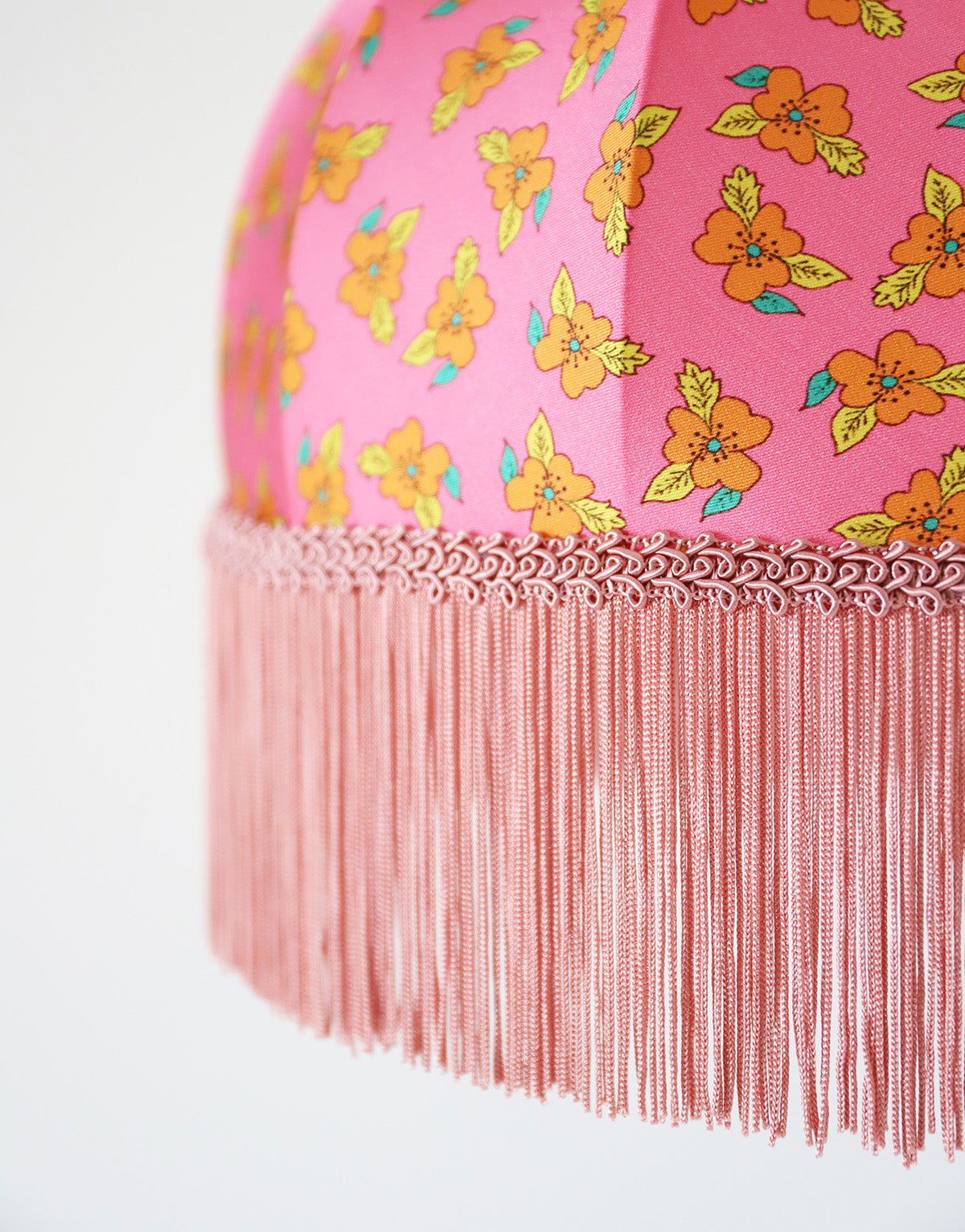 Suspension vintage textile imprimée, forme dôme avec franges