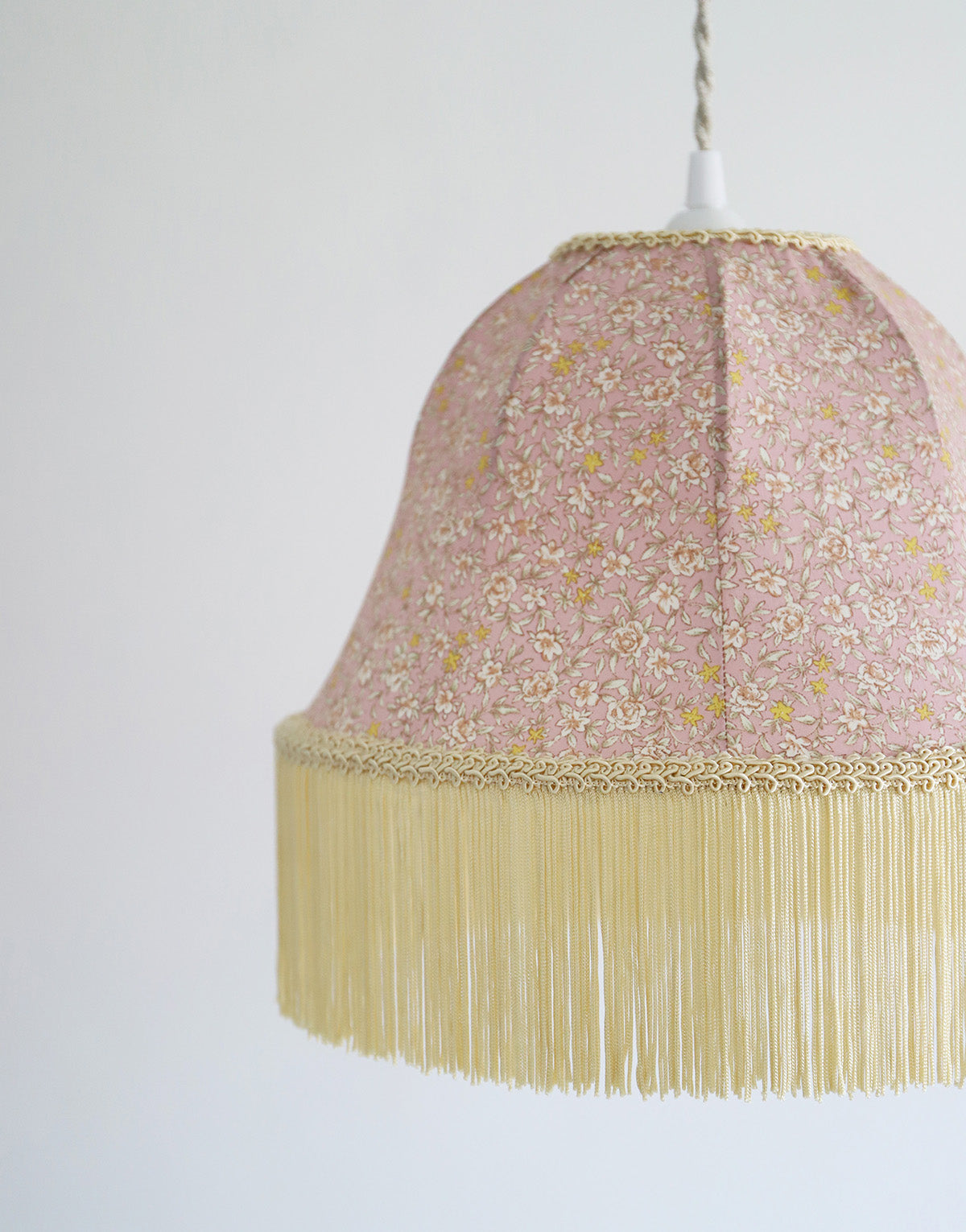 Suspension vintage forme "cloche" imprimée avec franges