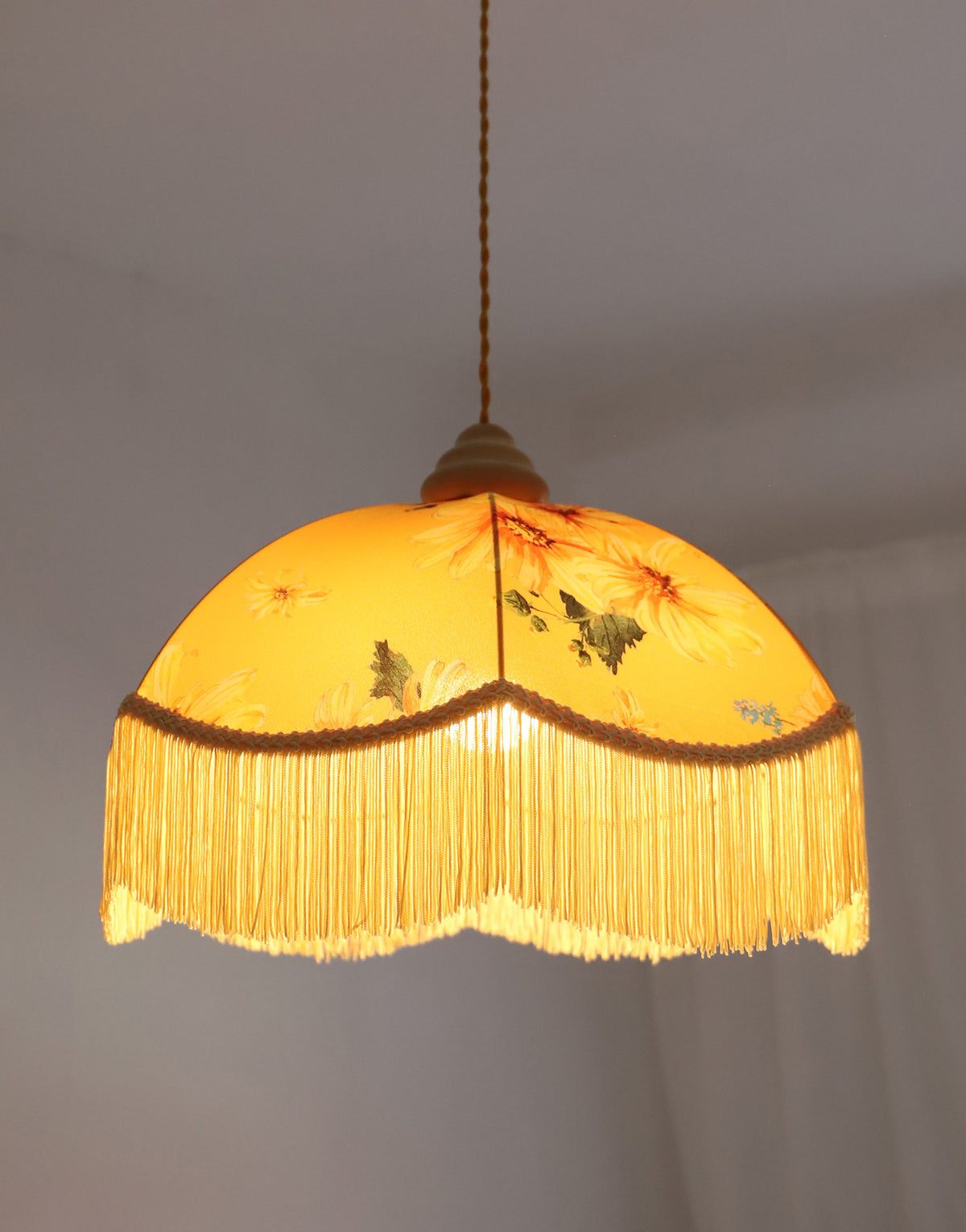 Suspension vintage recyclée — Carcasse dôme et habillage Dahlias