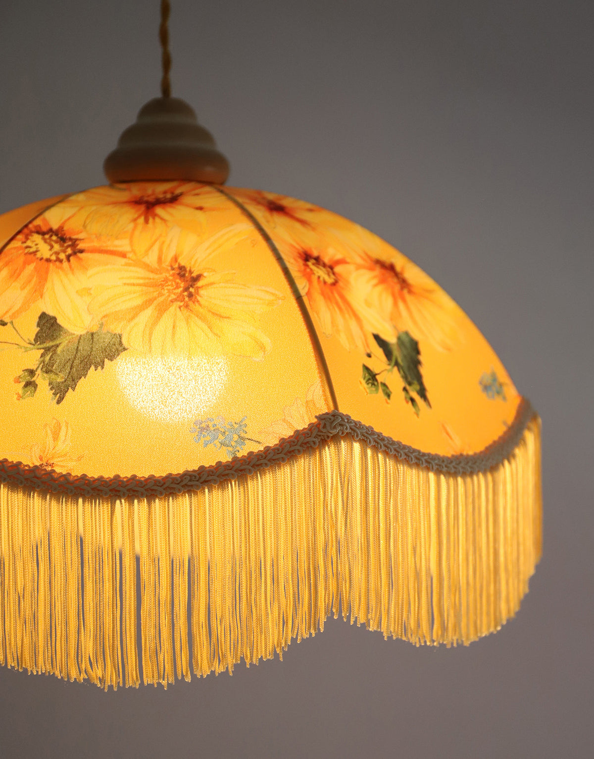 Suspension vintage recyclée — Carcasse dôme et habillage Dahlias