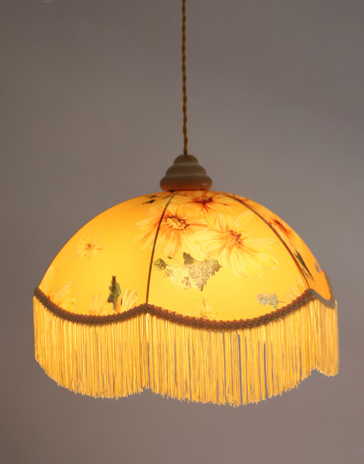 Suspension vintage recyclée — Carcasse dôme et habillage Dahlias