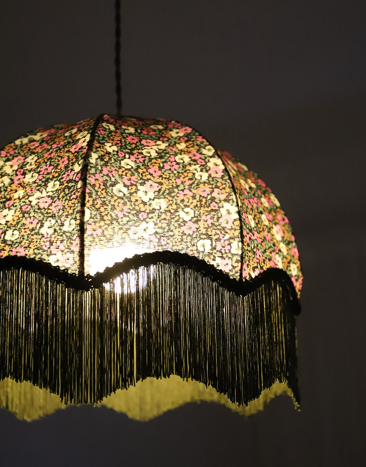 Suspension vintage recyclée à franges — création artisanale Hautlalampe