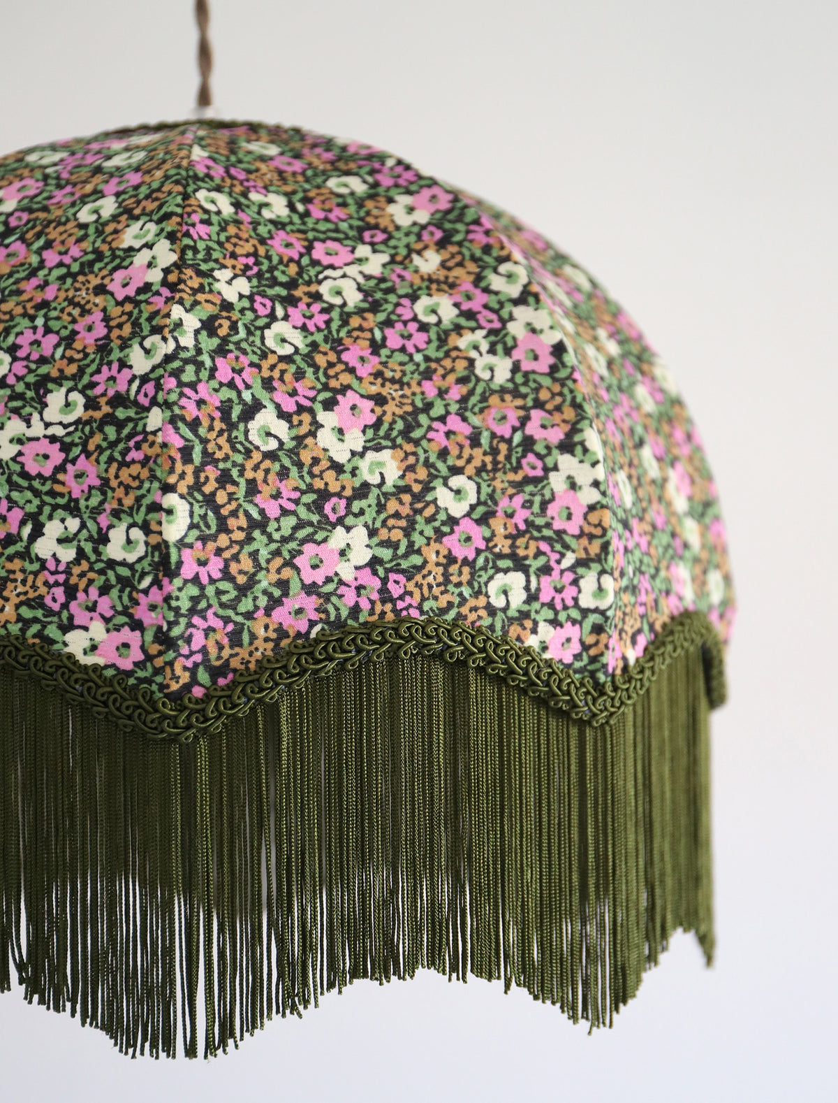 Suspension vintage recyclée à franges — création artisanale Hautlalampe