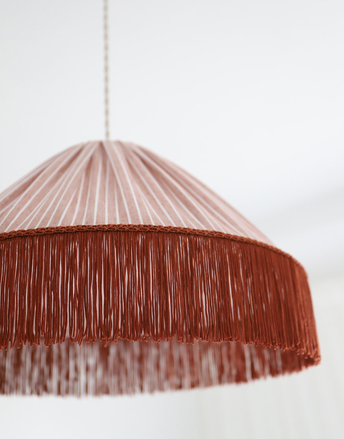 Suspension BELLA — Rayures Terra, franges bohème