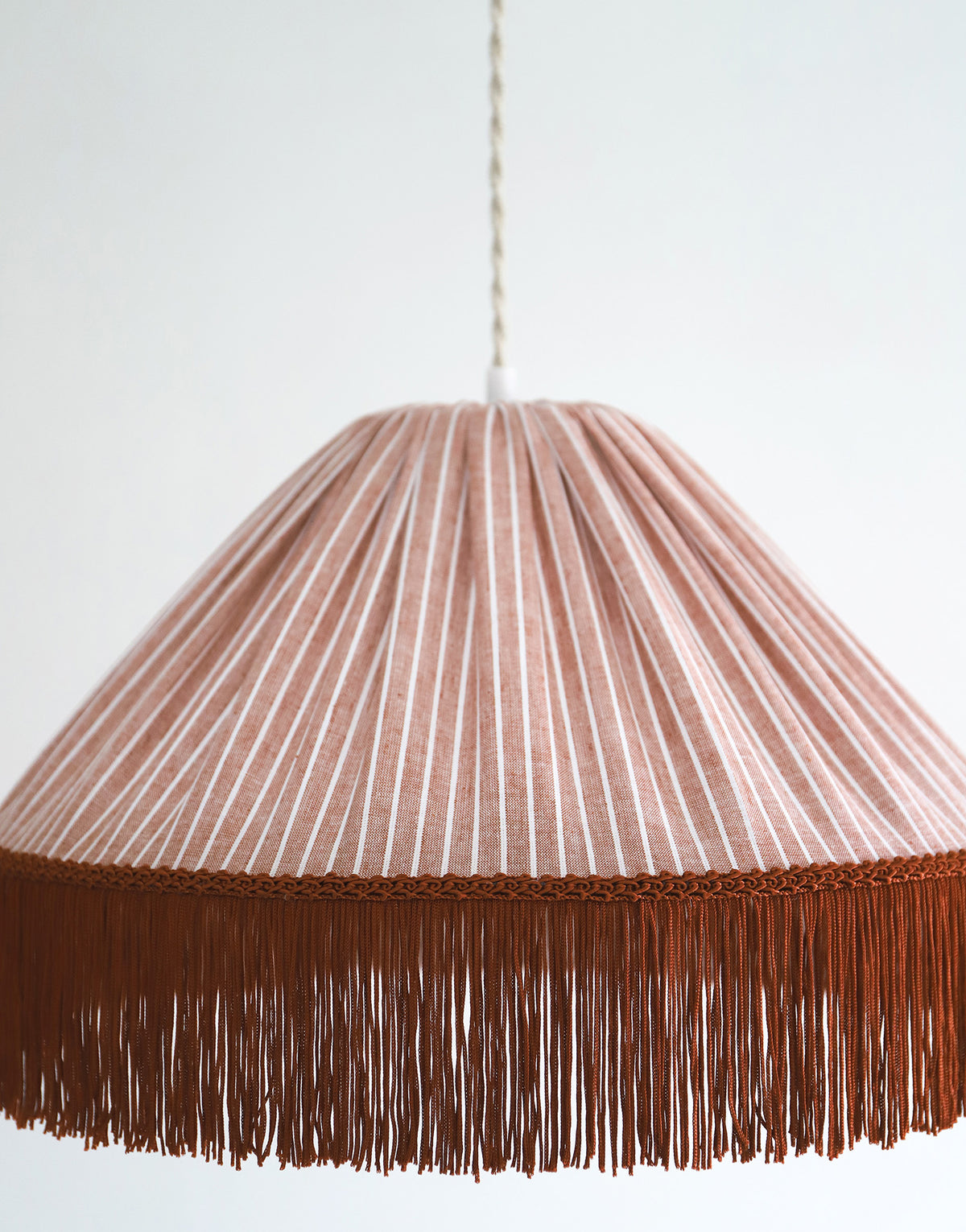 Suspension BELLA — Rayures Terra, franges bohème