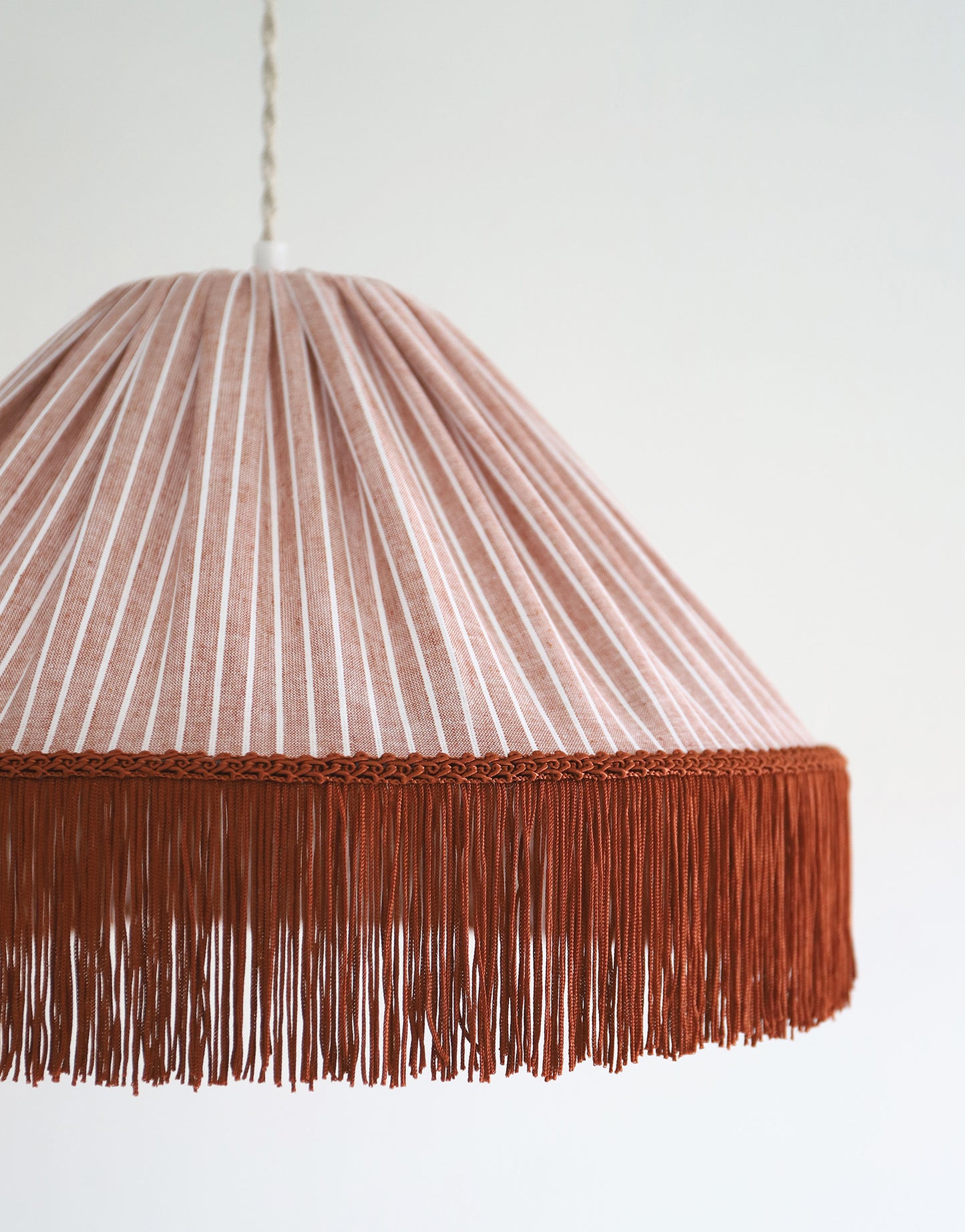 Suspension BELLA — Rayures Terra, franges bohème