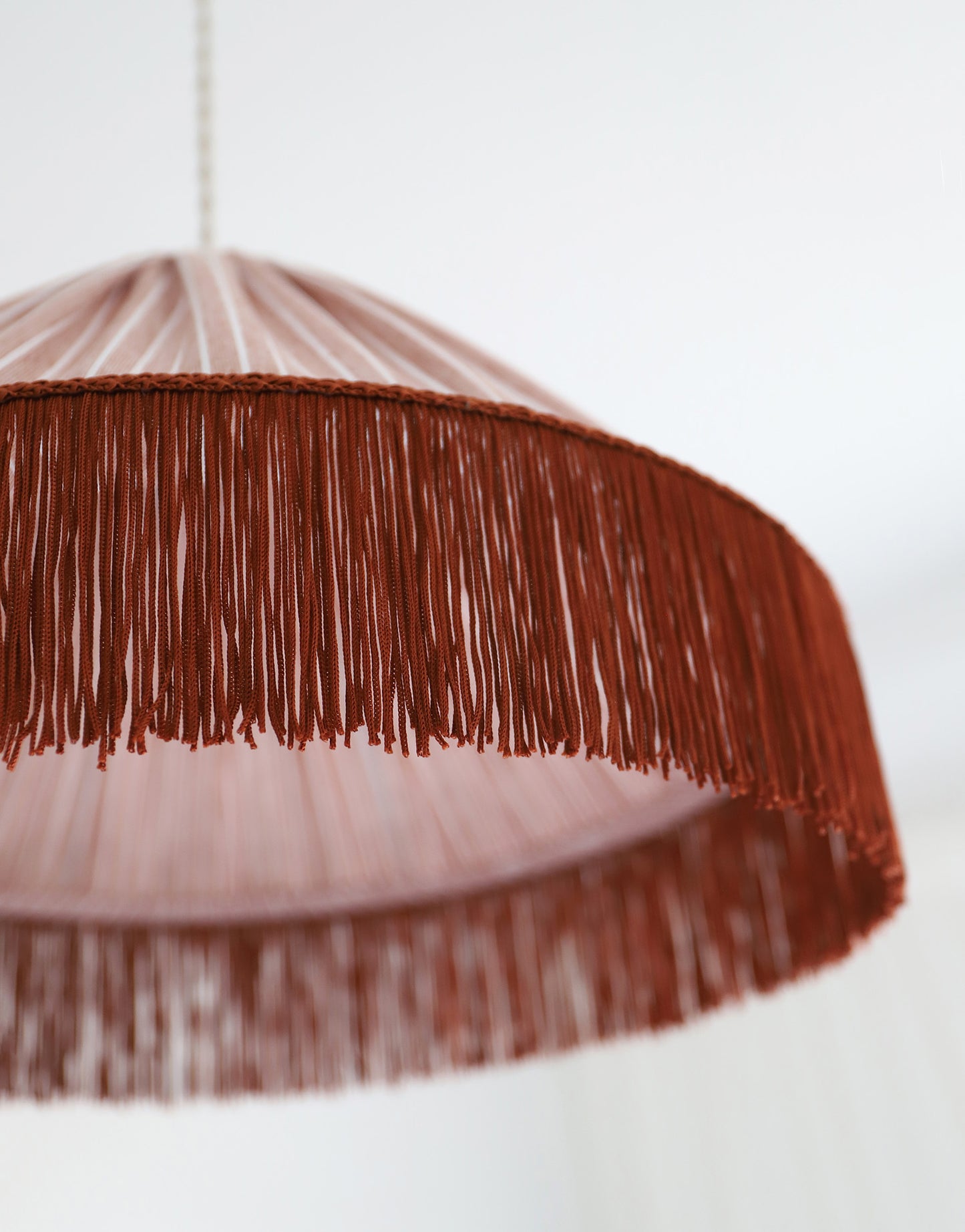 Suspension BELLA — Rayures Terra, franges bohème